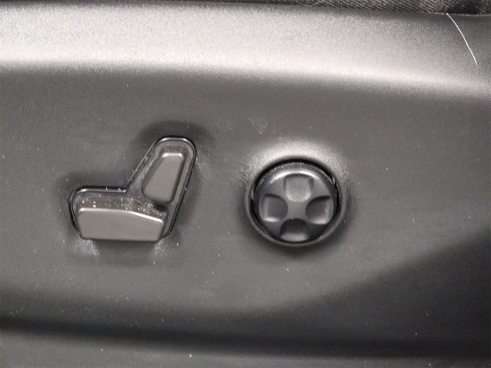 Thumbnail: 2022 Chrysler Pacifica - 18