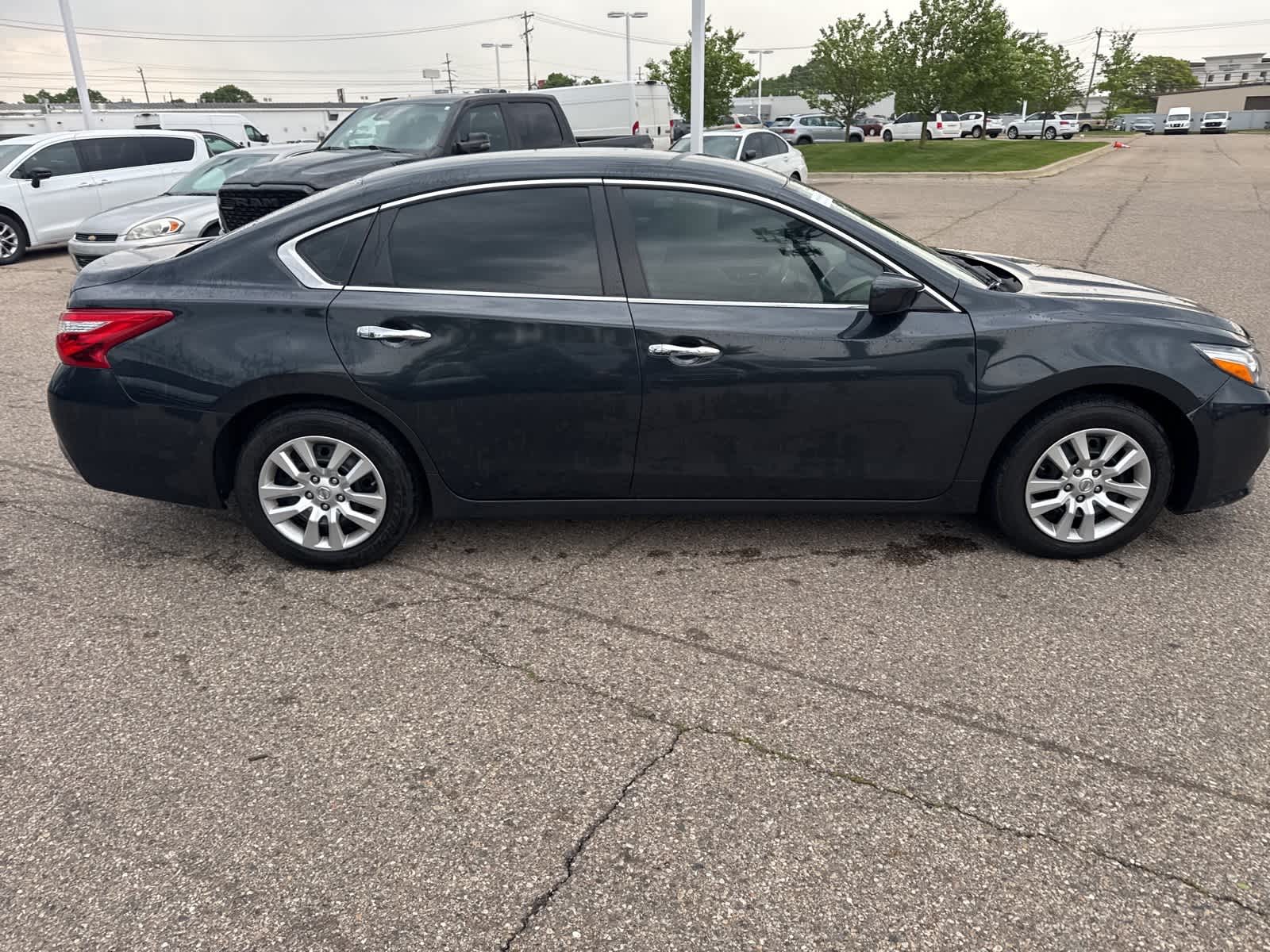 2017 Nissan Altima S 11