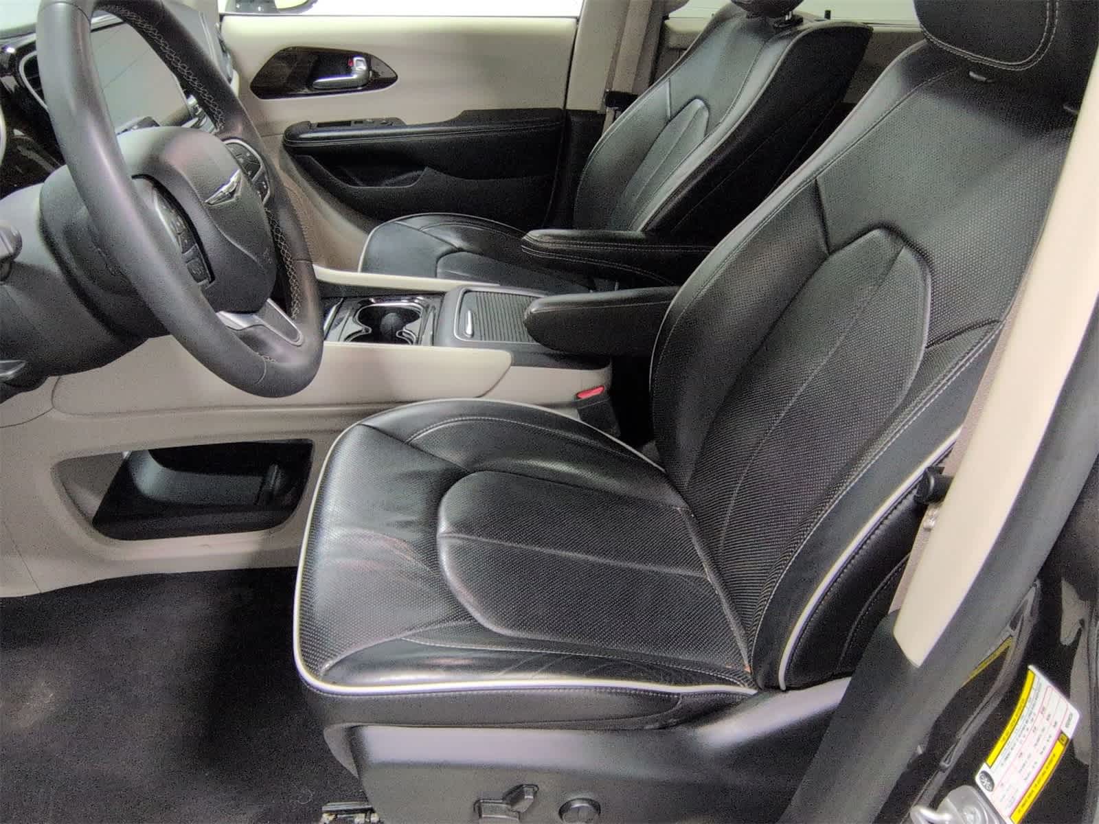 Thumbnail: 2022 Chrysler Pacifica - 17