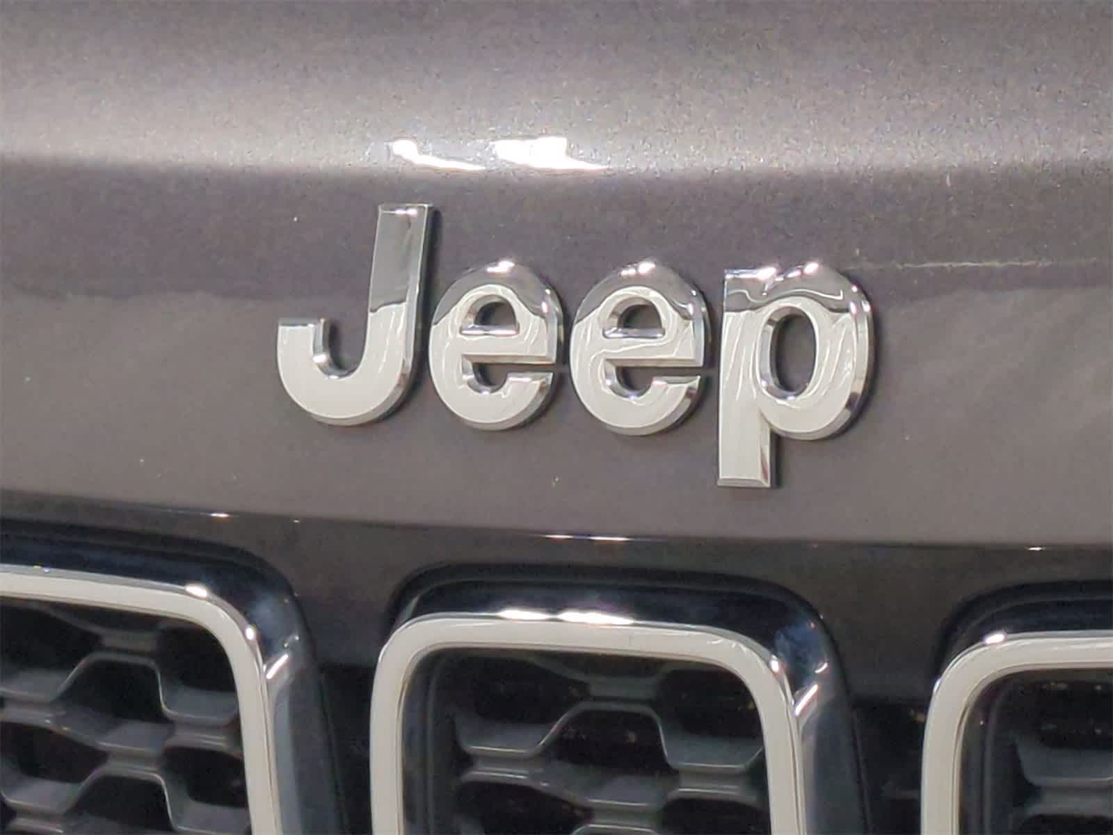 Thumbnail: 2017 Jeep Grand Cherokee - 12