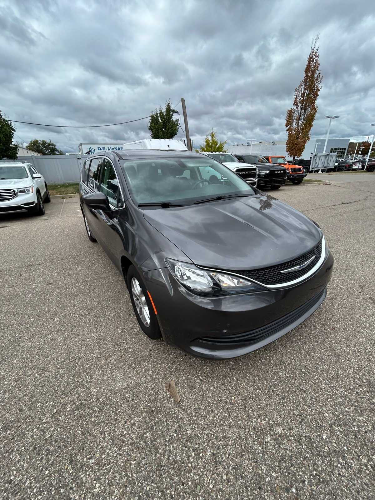 Thumbnail: 2017 Chrysler Pacifica - 5