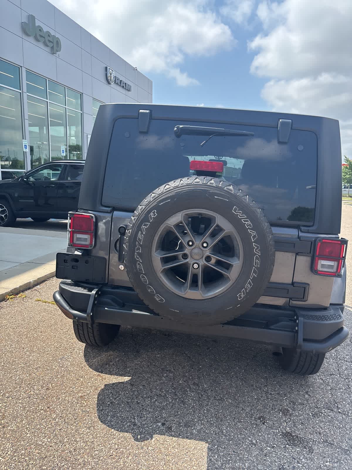 Thumbnail: 2018 Jeep Wrangler - 15
