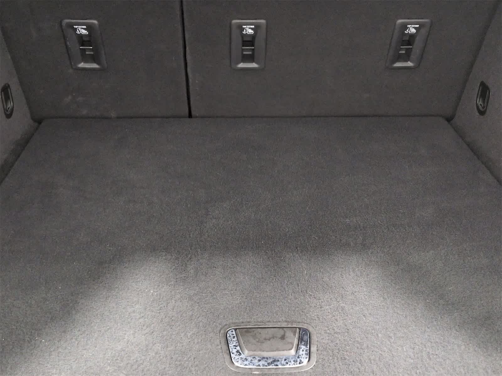 Thumbnail: 2022 Cadillac XT4 - 33