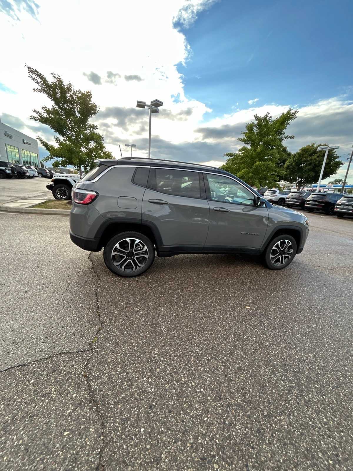 Thumbnail: 2022 Jeep Compass - 16