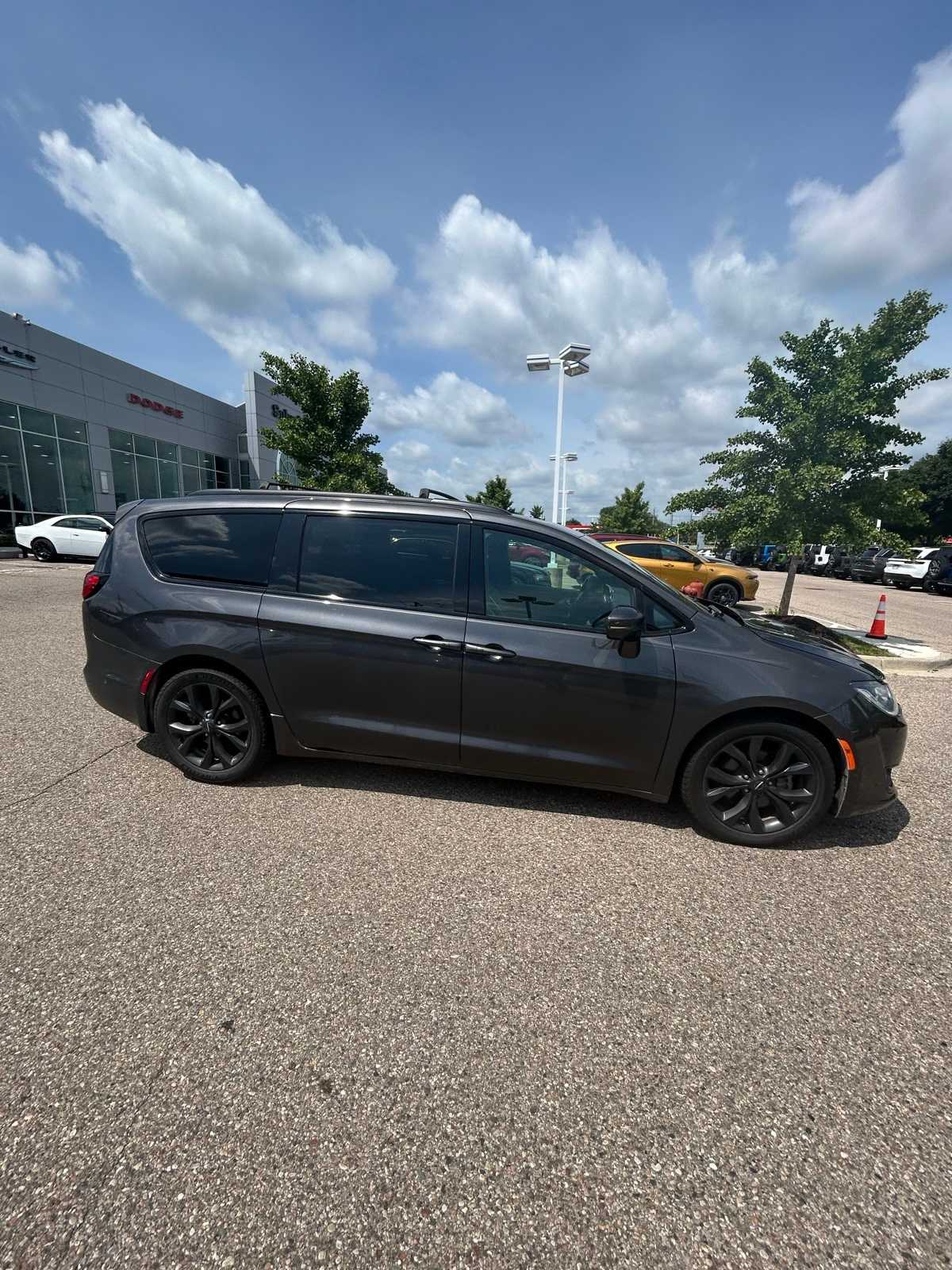 Thumbnail: 2019 Chrysler Pacifica - 10