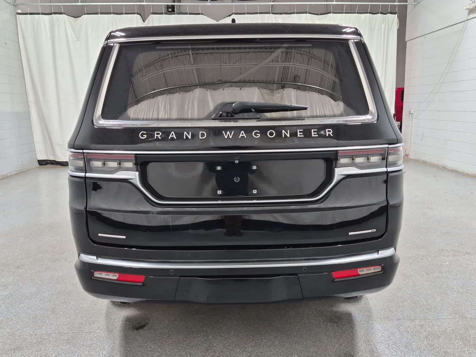 Thumbnail: 2022 Jeep Grand Wagoneer - 13