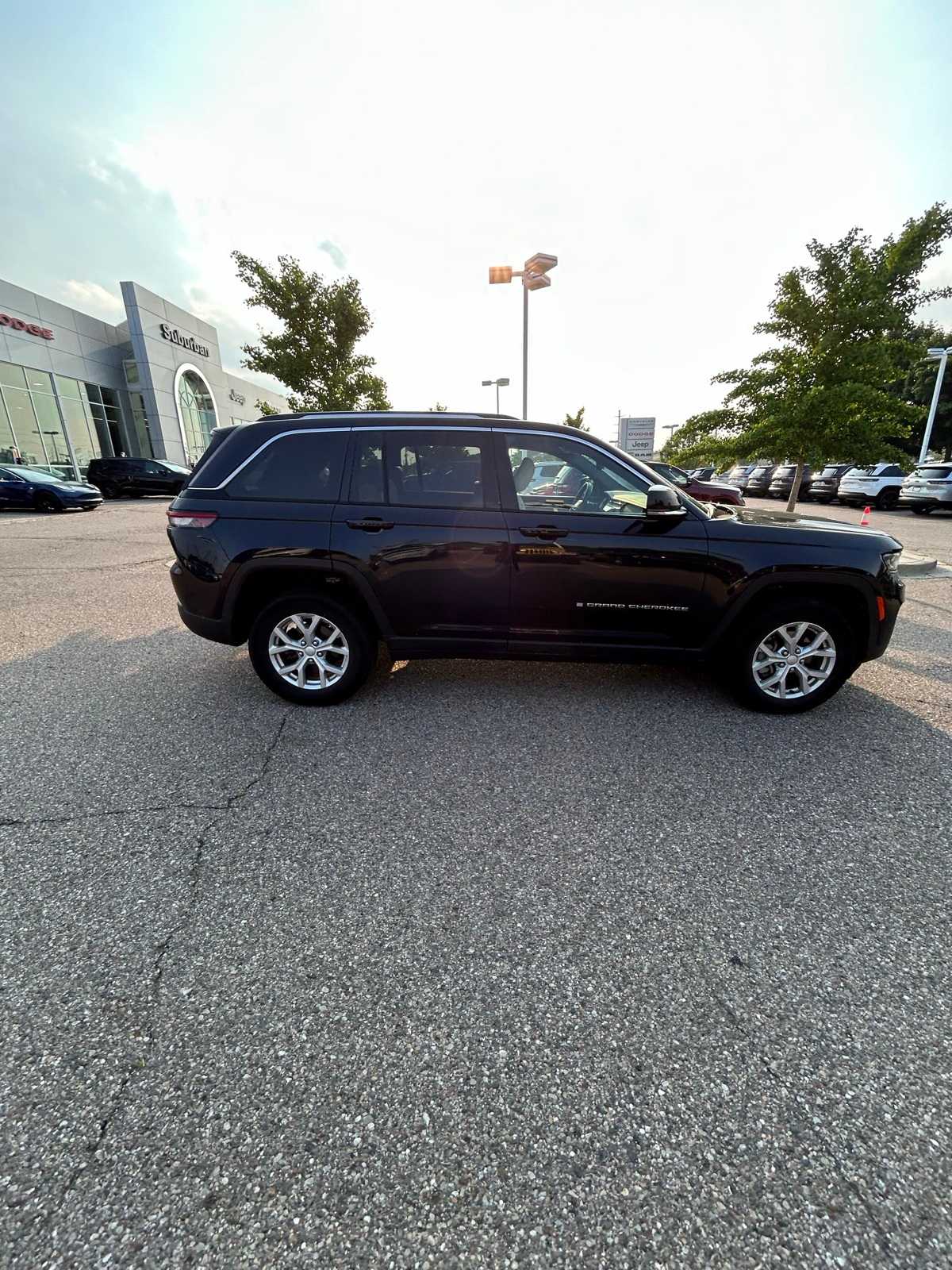 Thumbnail: 2023 Jeep Grand Cherokee - 12