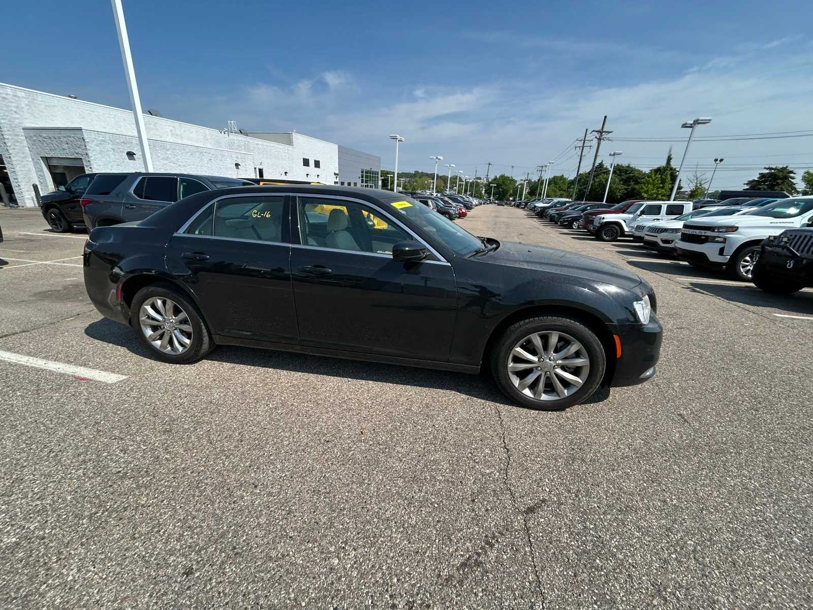 Thumbnail: 2023 Chrysler 300 - 9