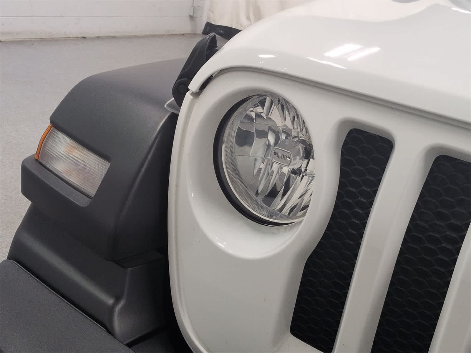 Thumbnail: 2022 Jeep Wrangler - 11