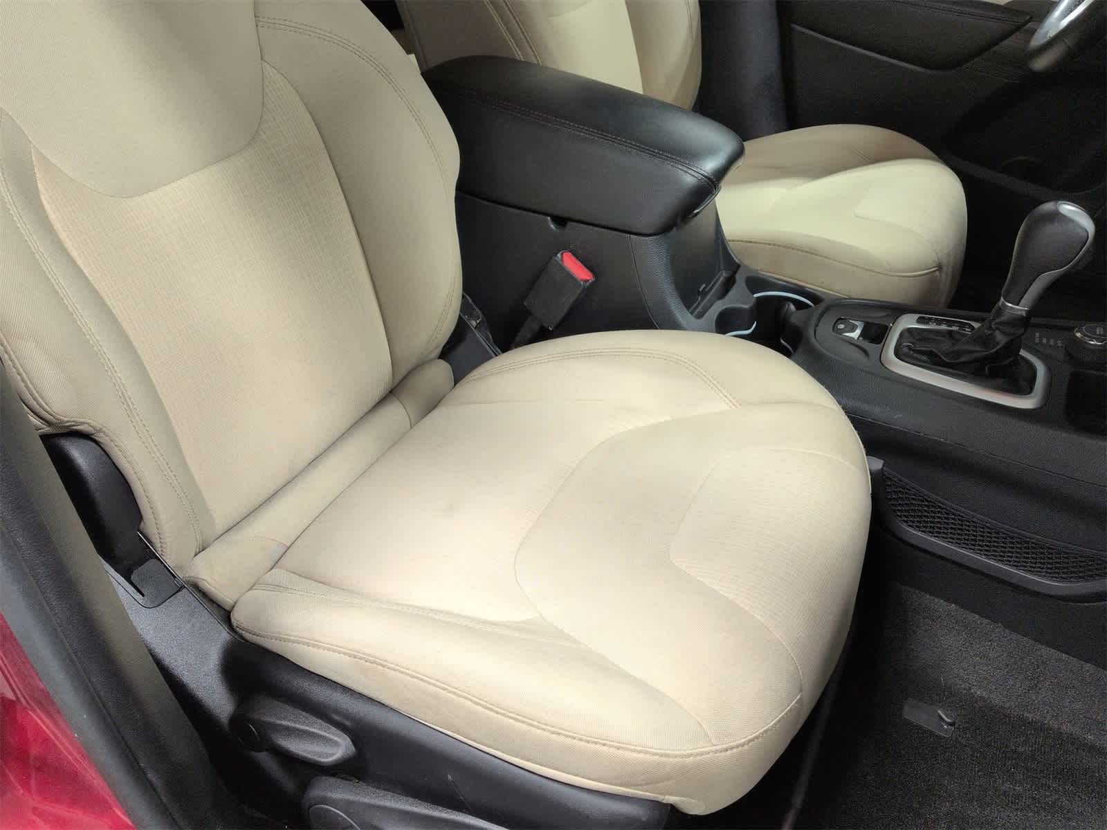 Thumbnail: 2015 Jeep Cherokee - 22