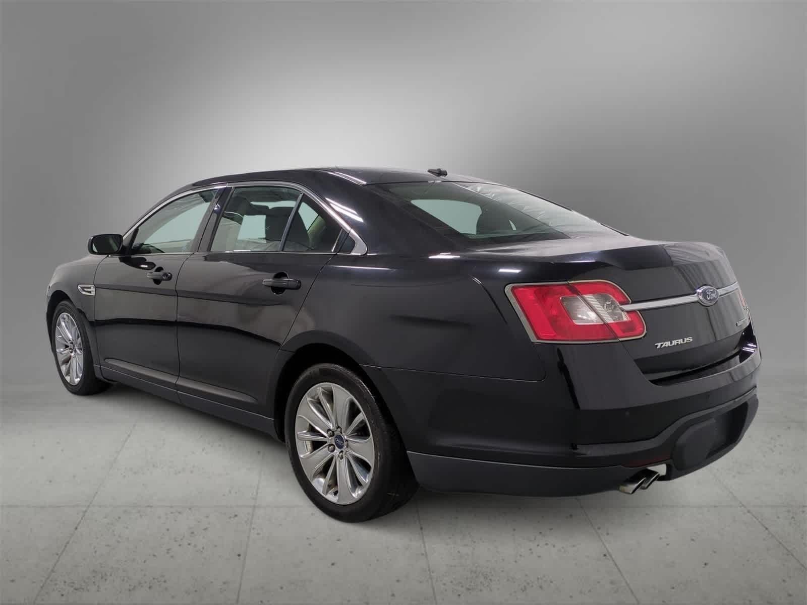 Thumbnail: 2010 Ford Taurus - 6
