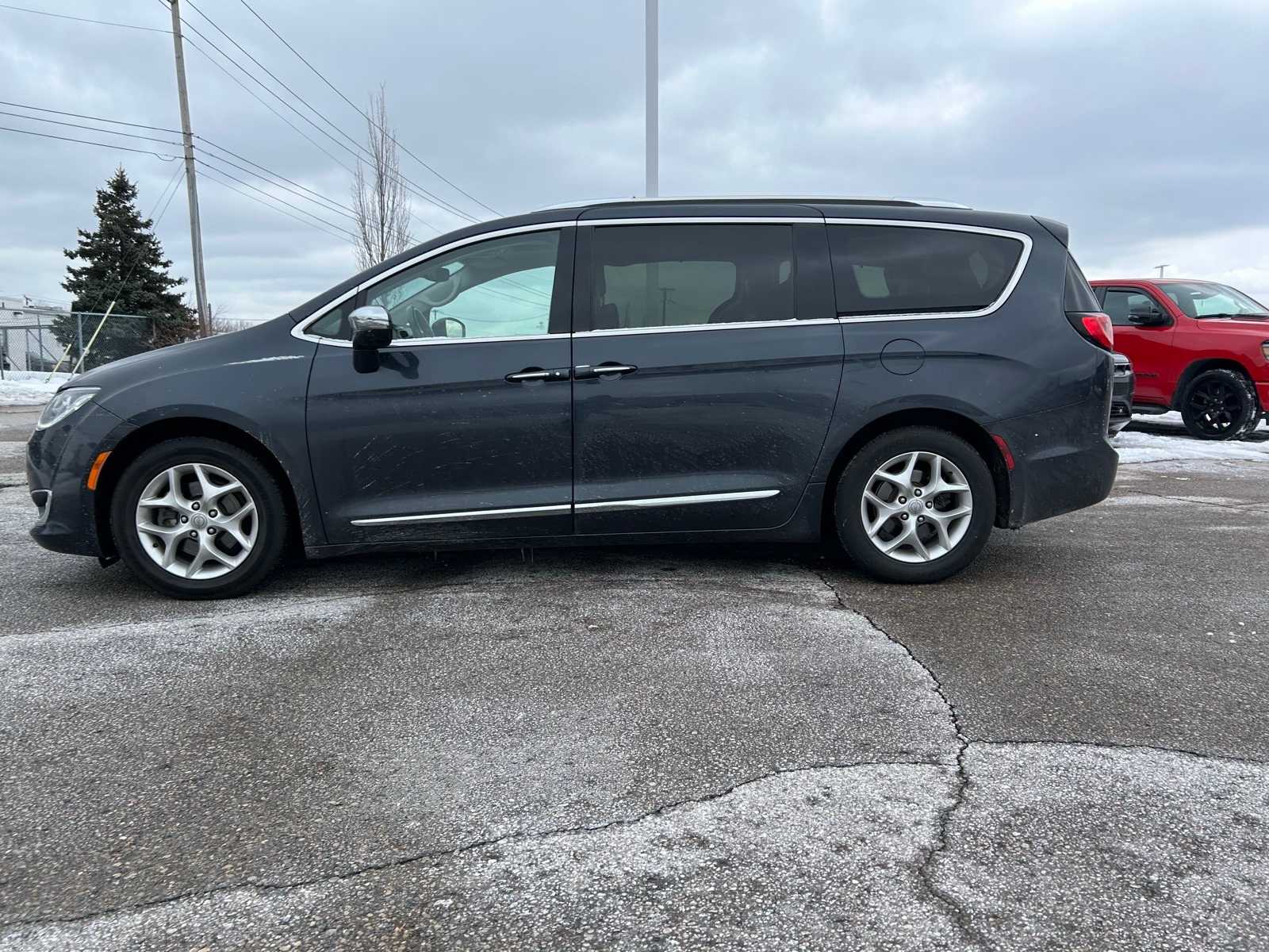 Thumbnail: 2020 Chrysler Pacifica - 23