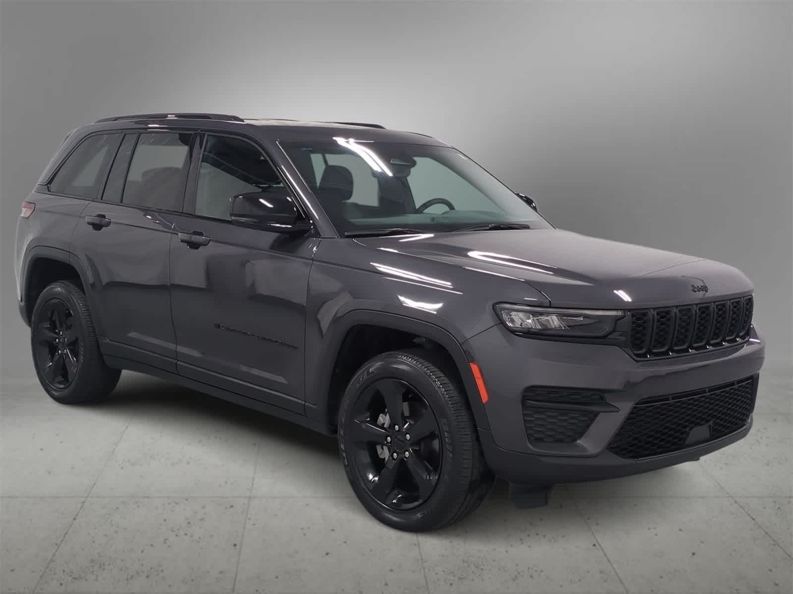 2023 Jeep Grand Cherokee Altitude photo 2