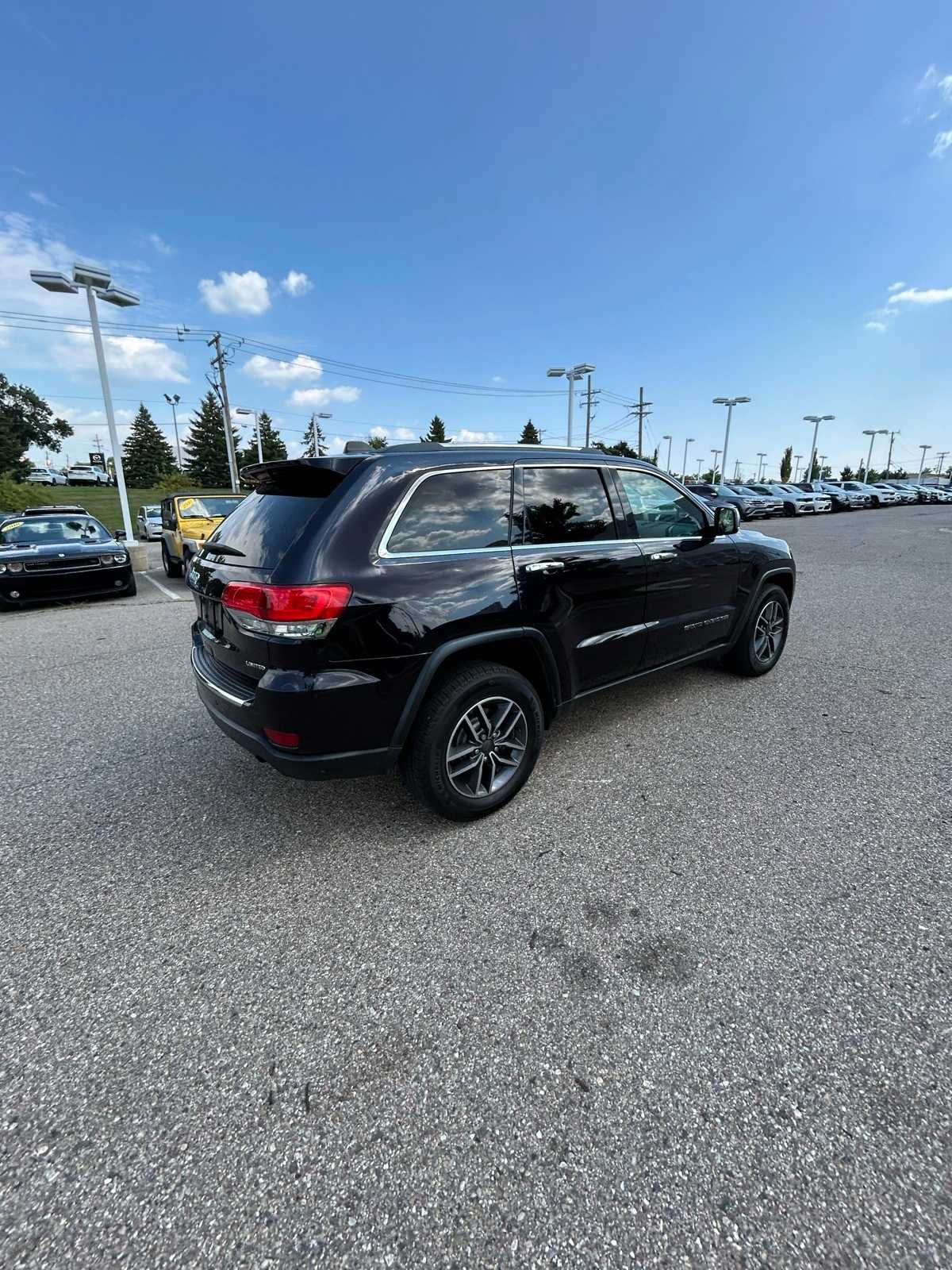 Thumbnail: 2019 Jeep Grand Cherokee - 17