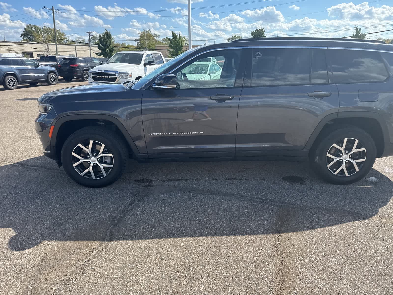 Thumbnail: 2024 Jeep Grand Cherokee L - 25