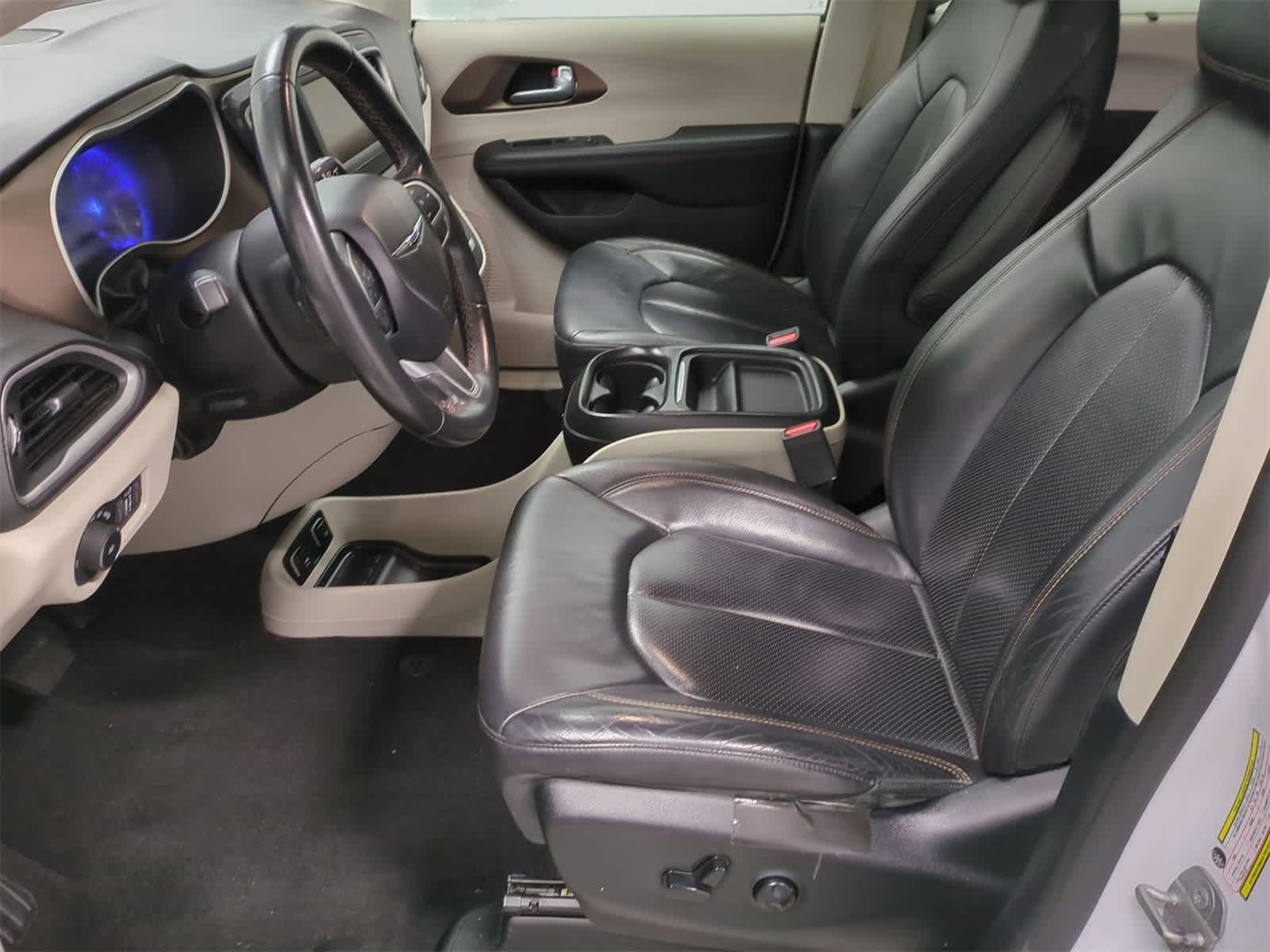 Thumbnail: 2018 Chrysler Pacifica - 17