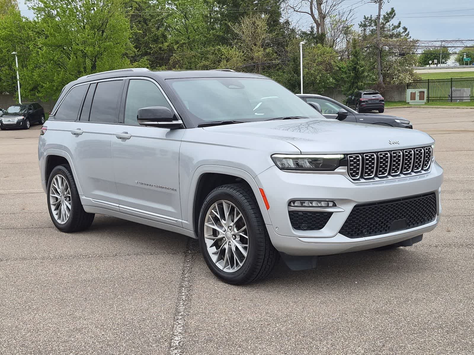 Thumbnail: 2022 Jeep Grand Cherokee - 16