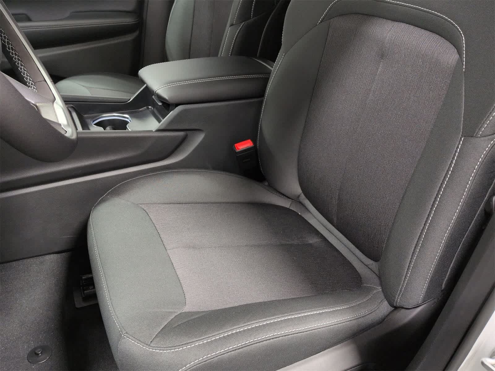 Thumbnail: 2025 Jeep Grand Cherokee - 17