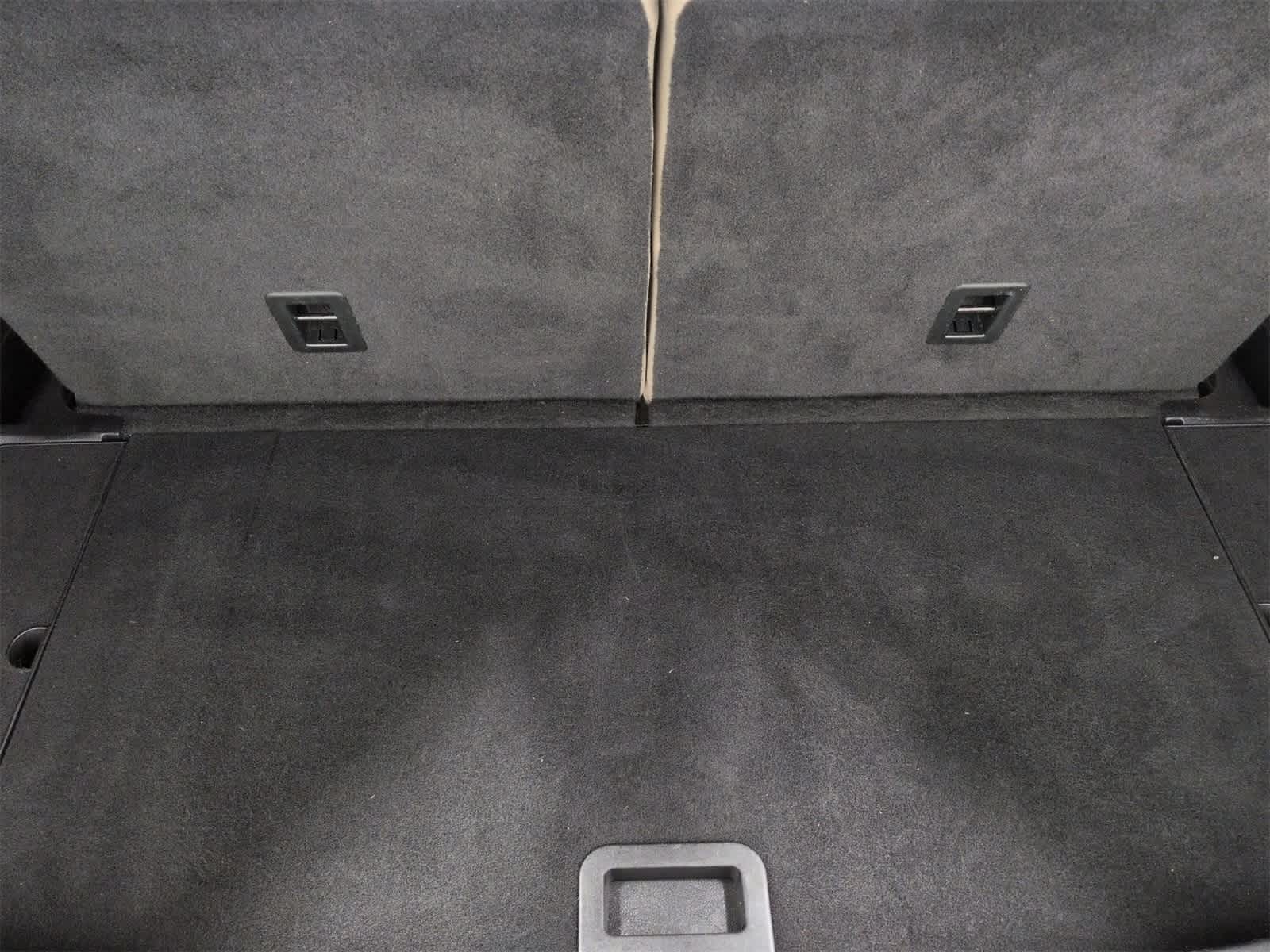 Thumbnail: 2021 Ford Explorer - 33