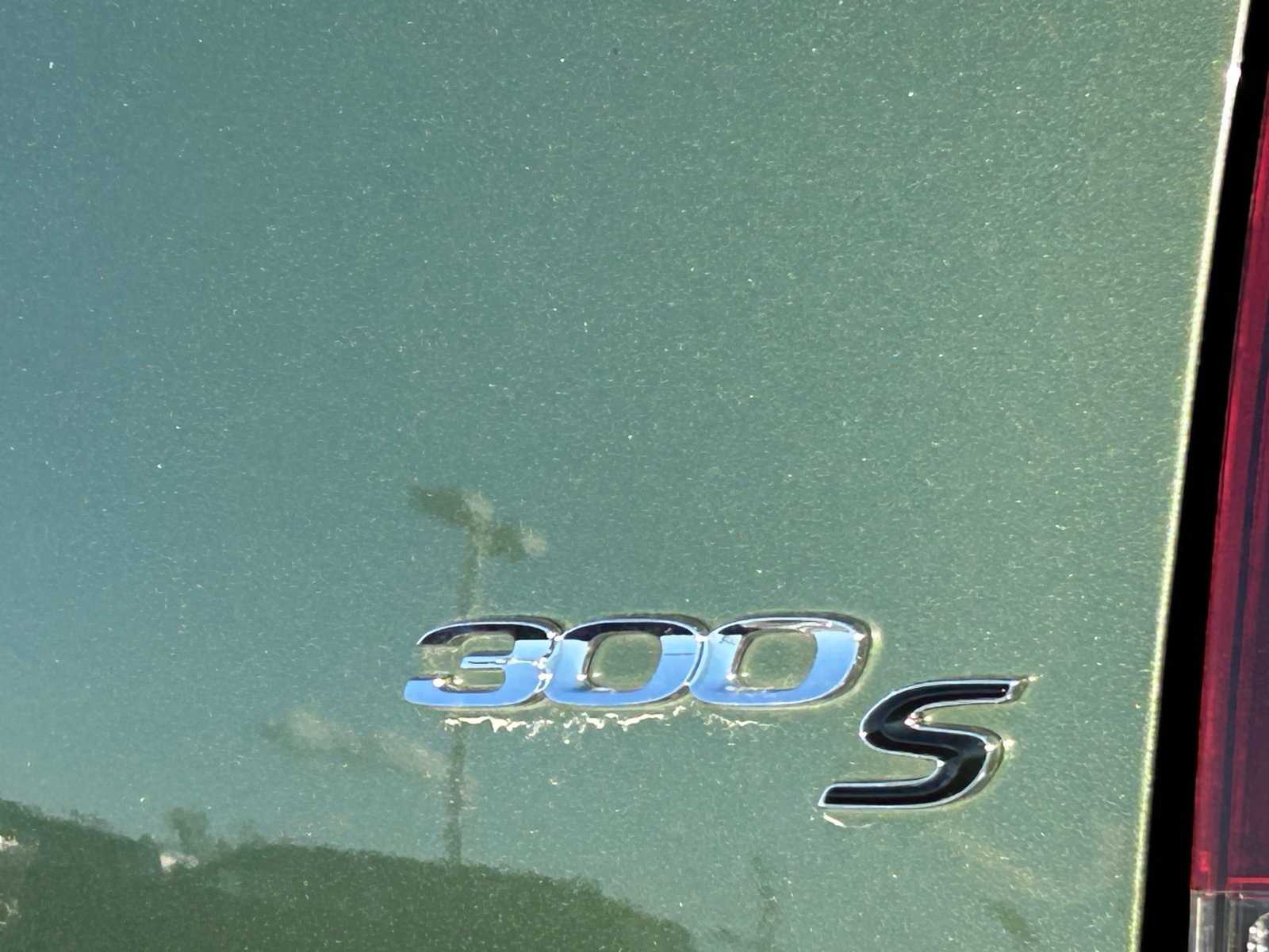 Thumbnail: 2018 Chrysler 300 - 35