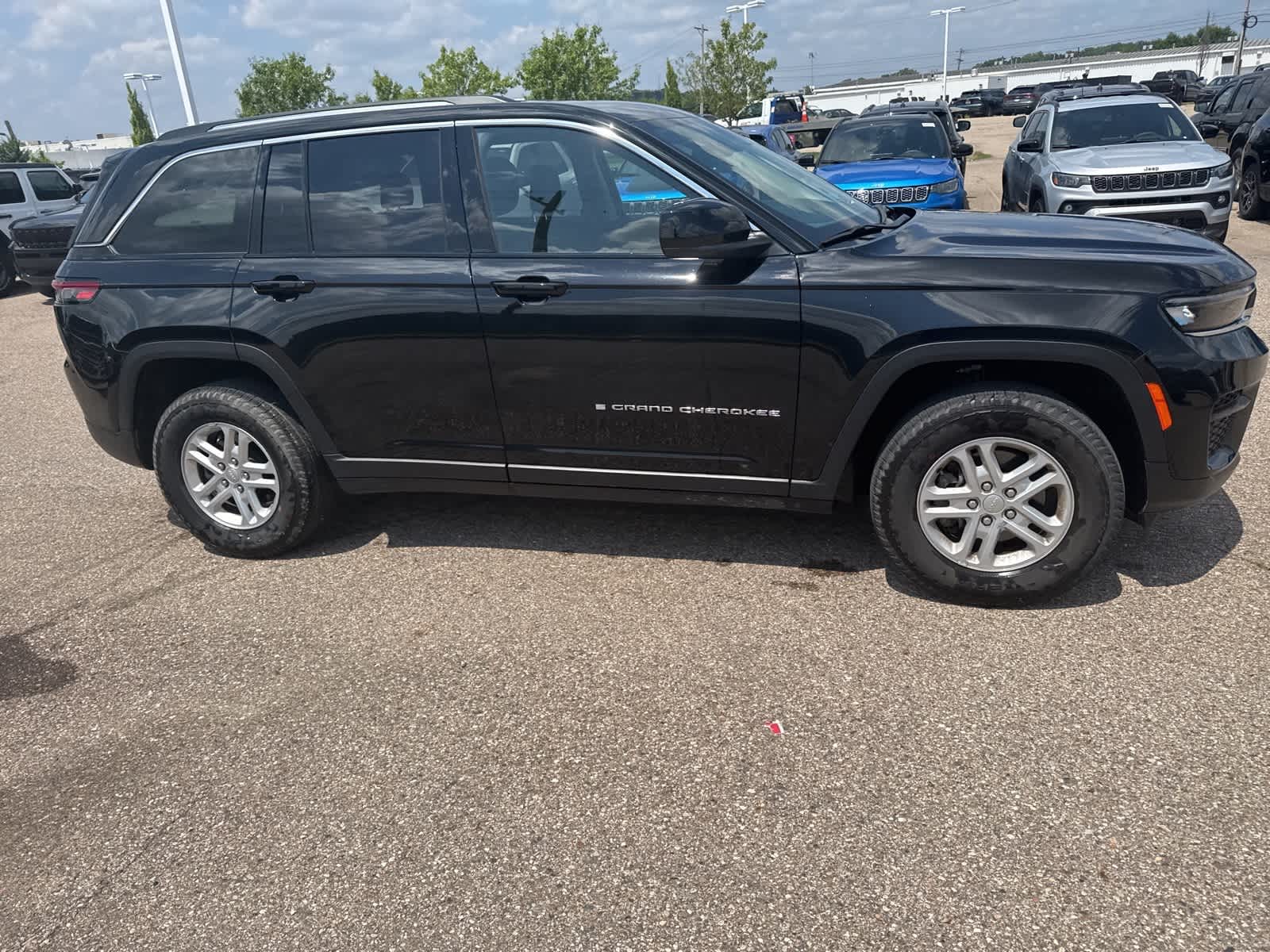 Thumbnail: 2023 Jeep Grand Cherokee - 10