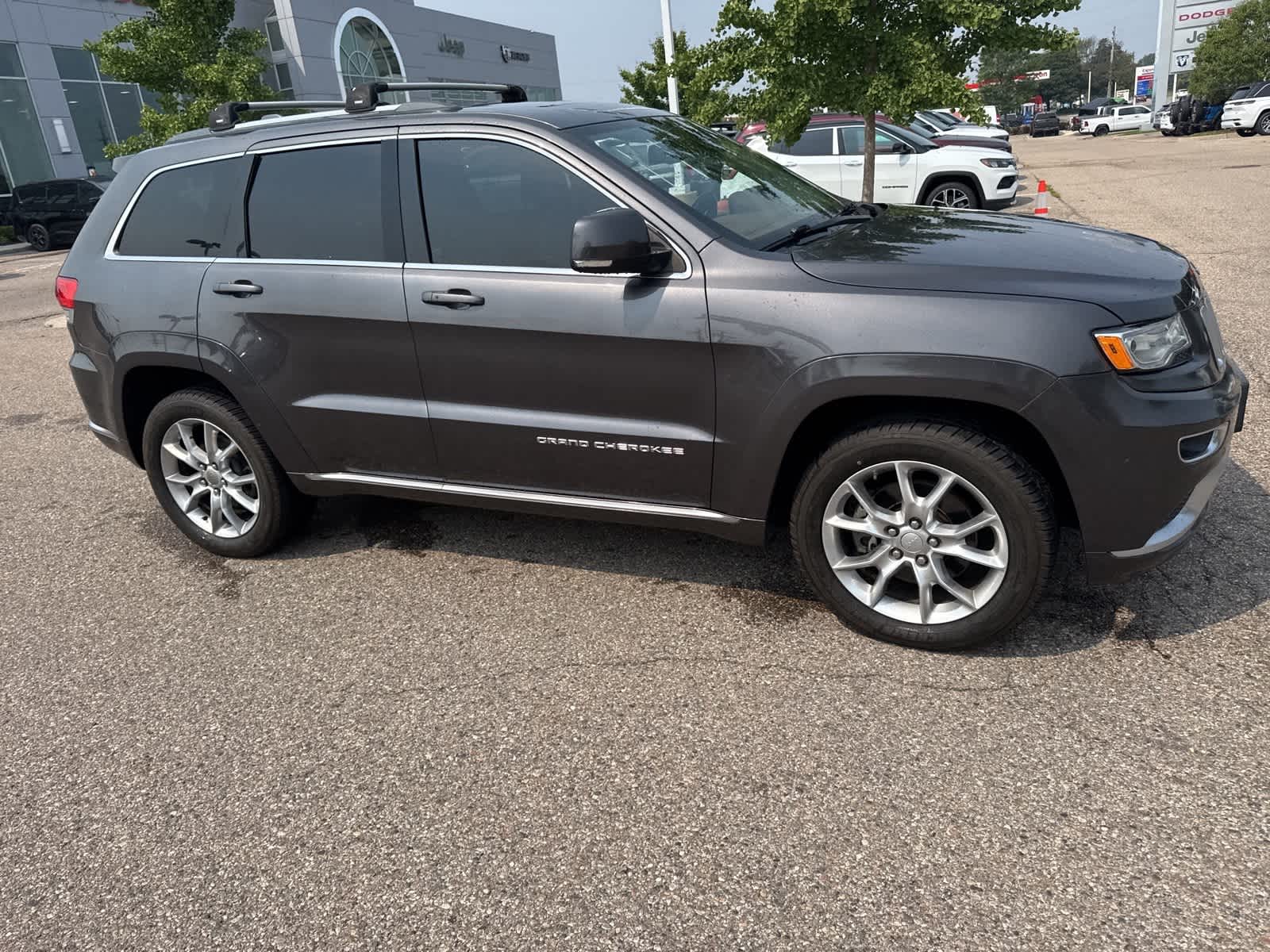 Thumbnail: 2015 Jeep Grand Cherokee - 12