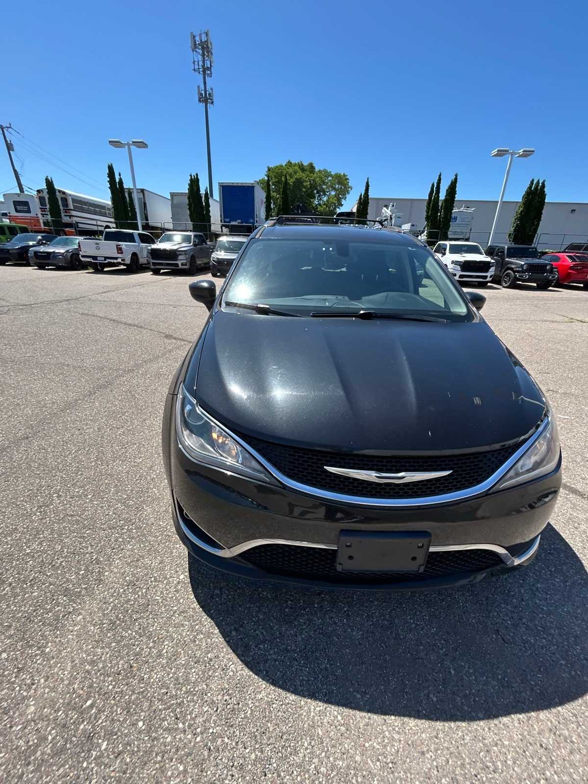 Thumbnail: 2018 Chrysler Pacifica - 5