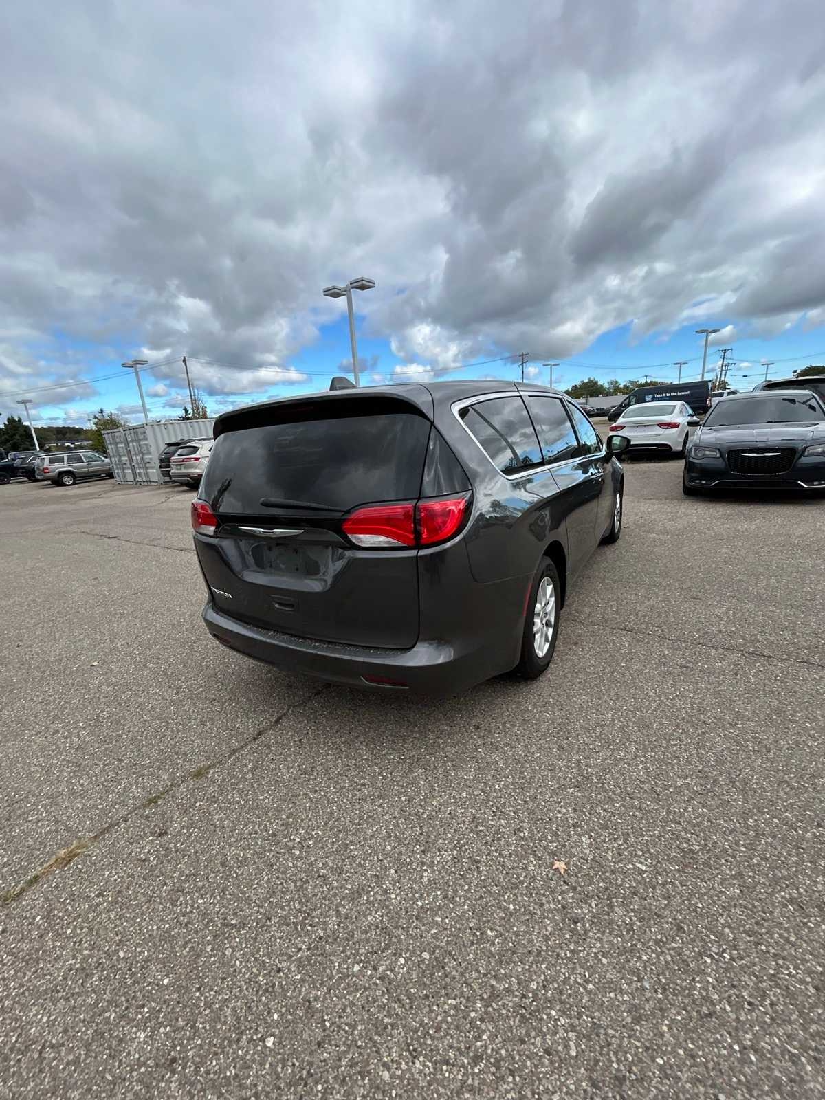 Thumbnail: 2017 Chrysler Pacifica - 18