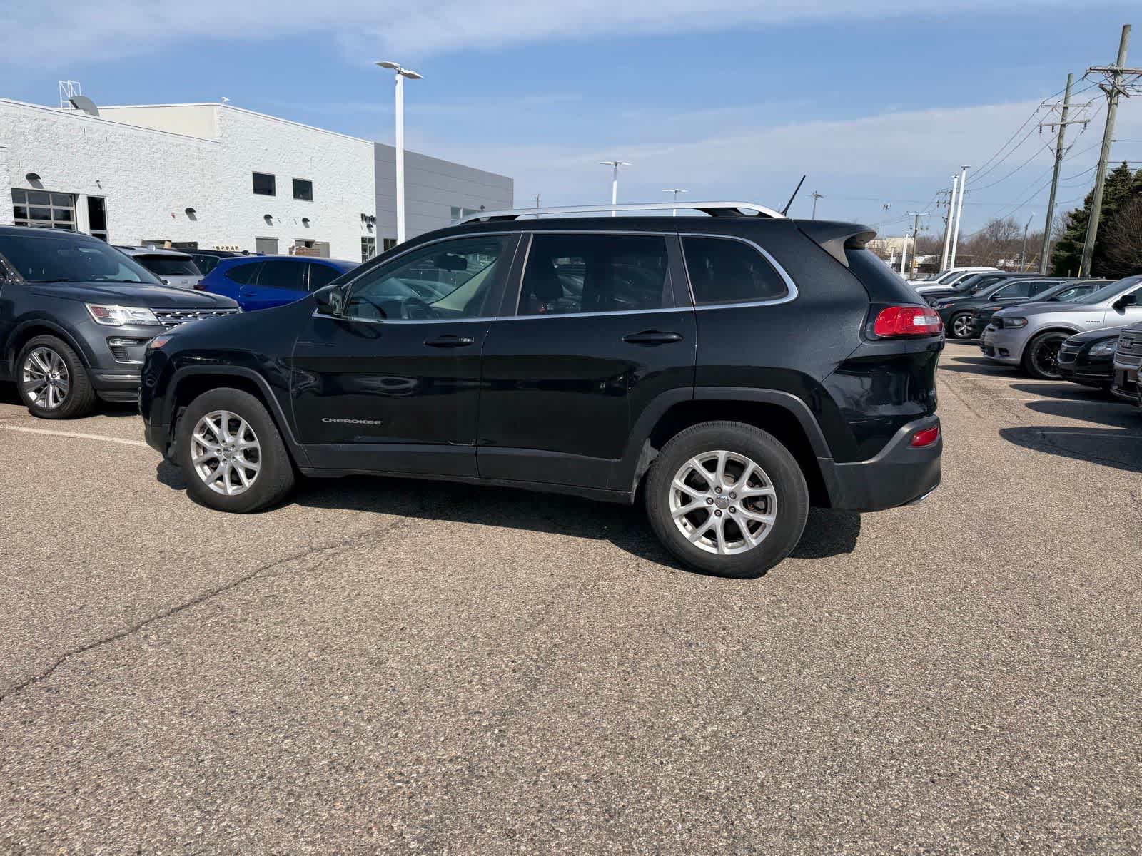 Thumbnail: 2015 Jeep Cherokee - 33