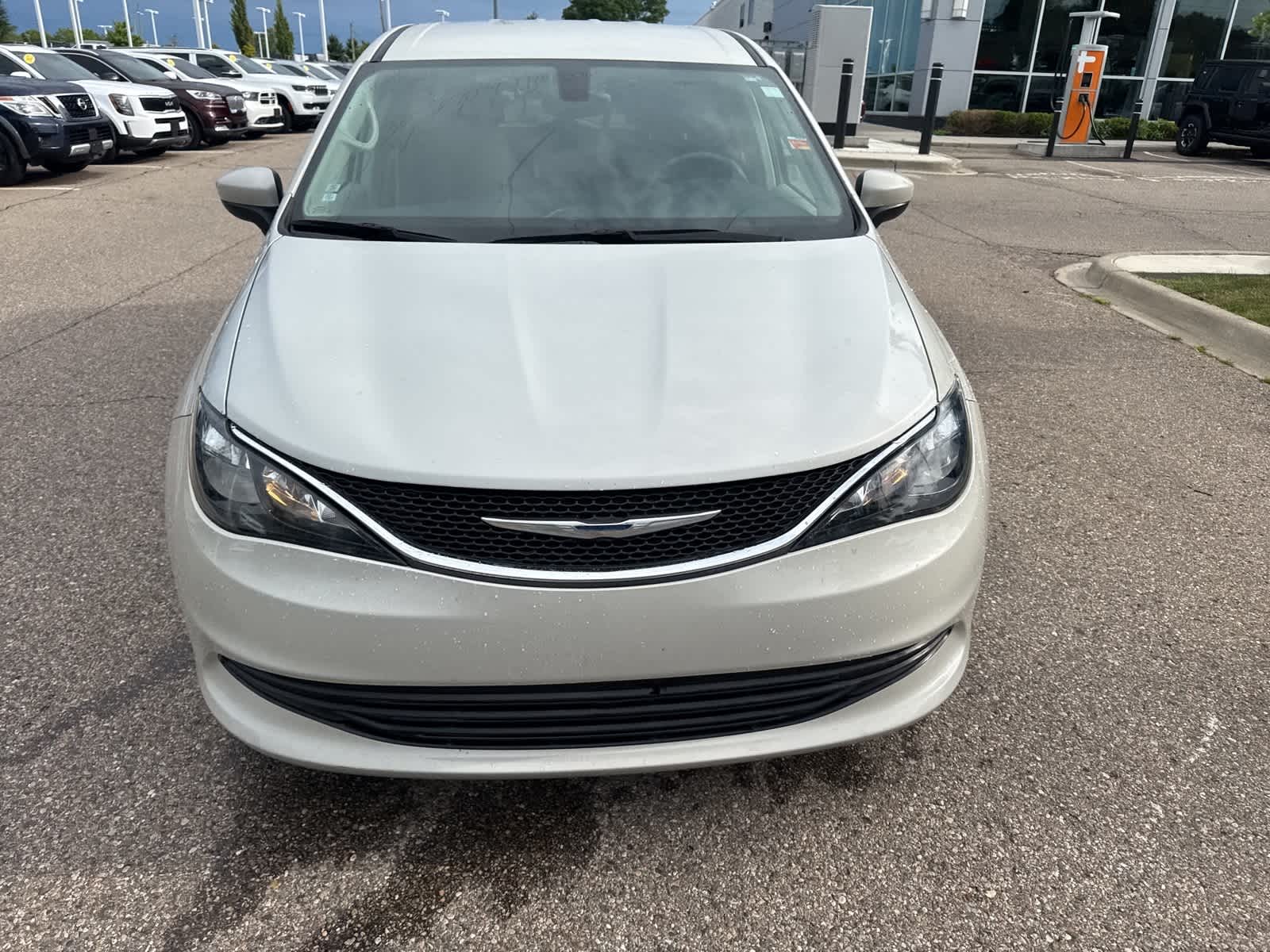 Thumbnail: 2017 Chrysler Pacifica - 5