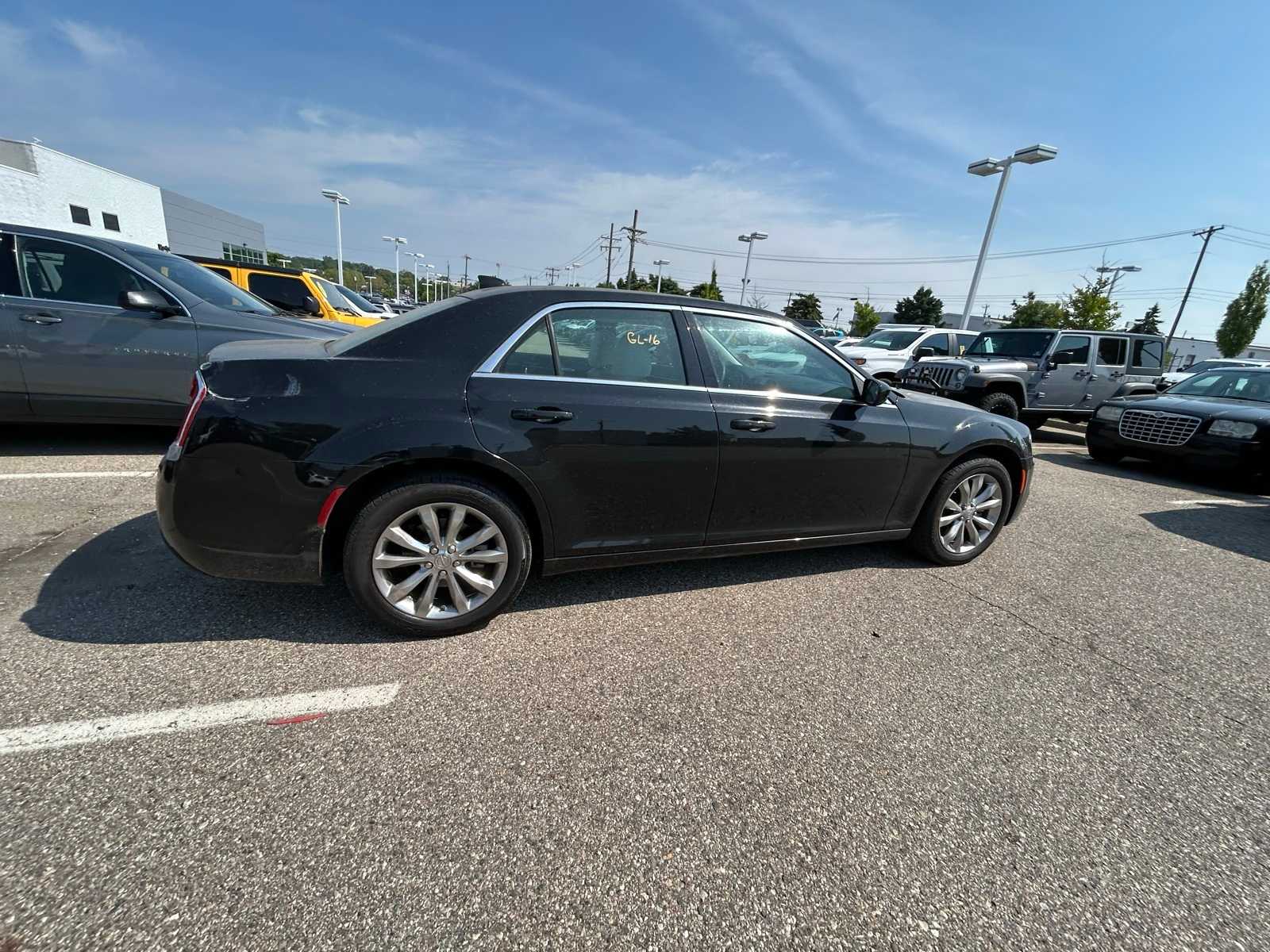 Thumbnail: 2023 Chrysler 300 - 12