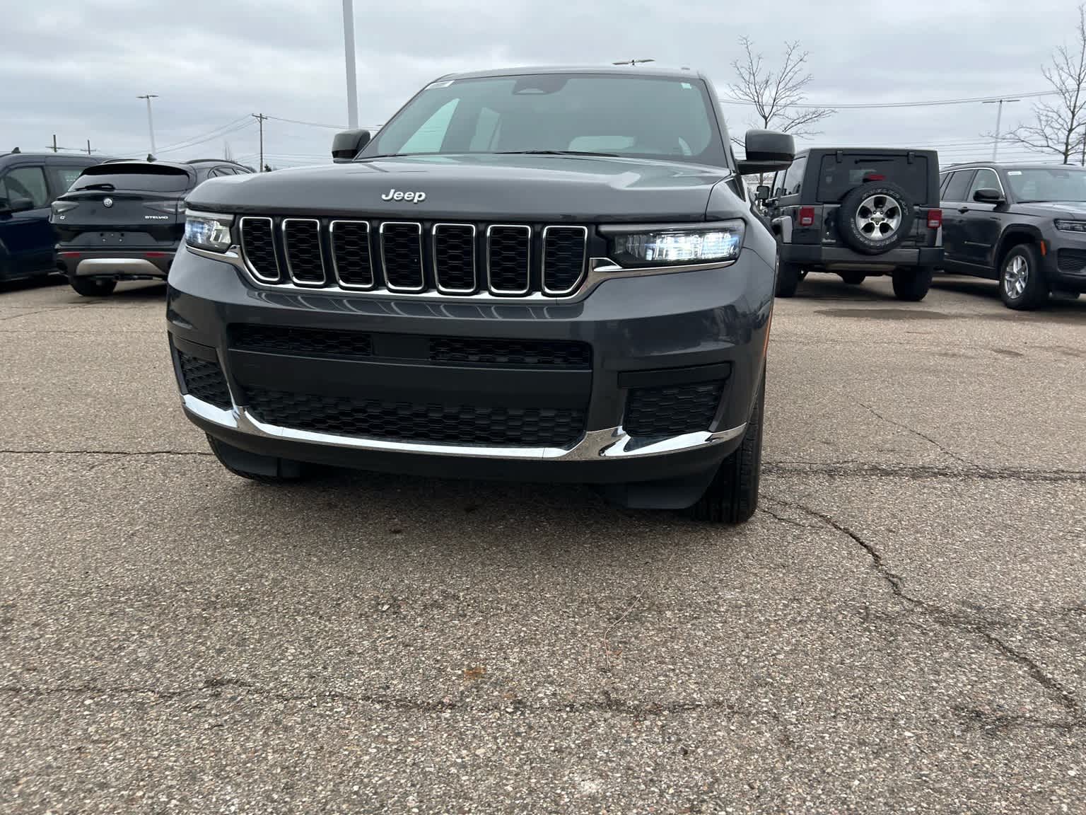 Thumbnail: 2024 Jeep Grand Cherokee L - 4