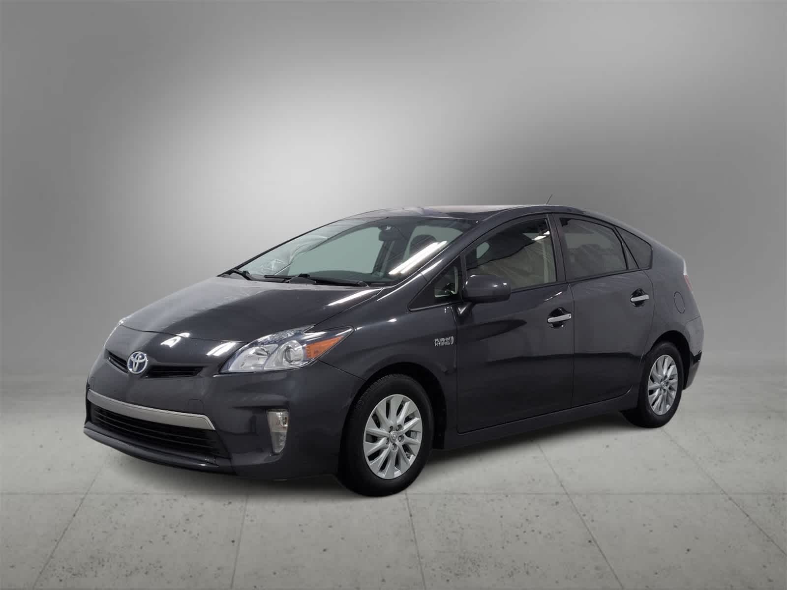 Thumbnail: 2015 Toyota Prius - 4