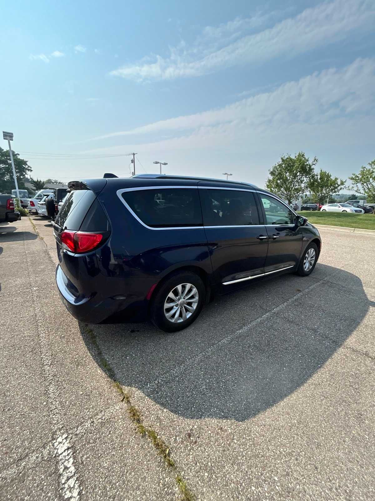 Thumbnail: 2018 Chrysler Pacifica - 17