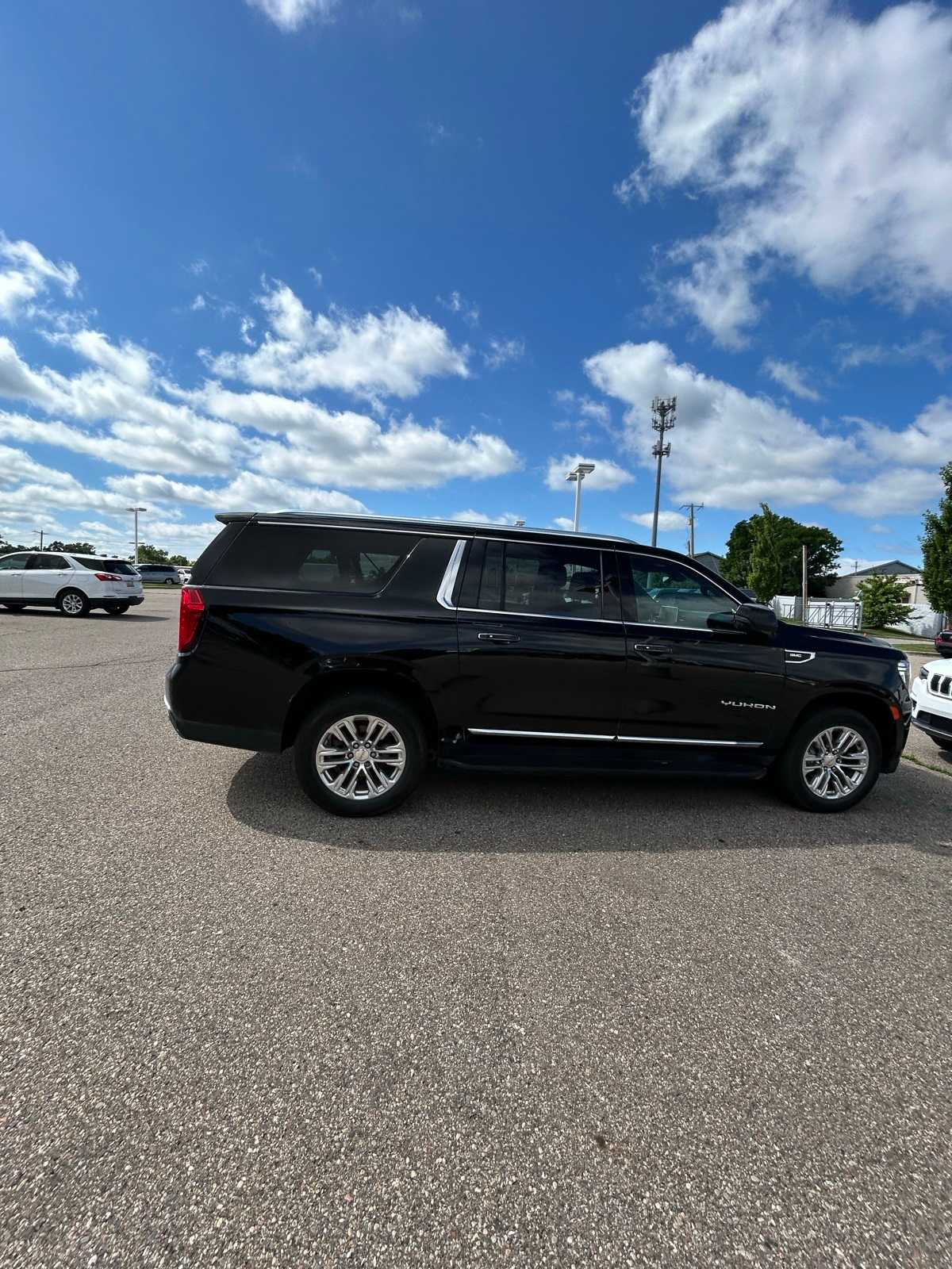 Thumbnail: 2021 GMC Yukon XL - 14