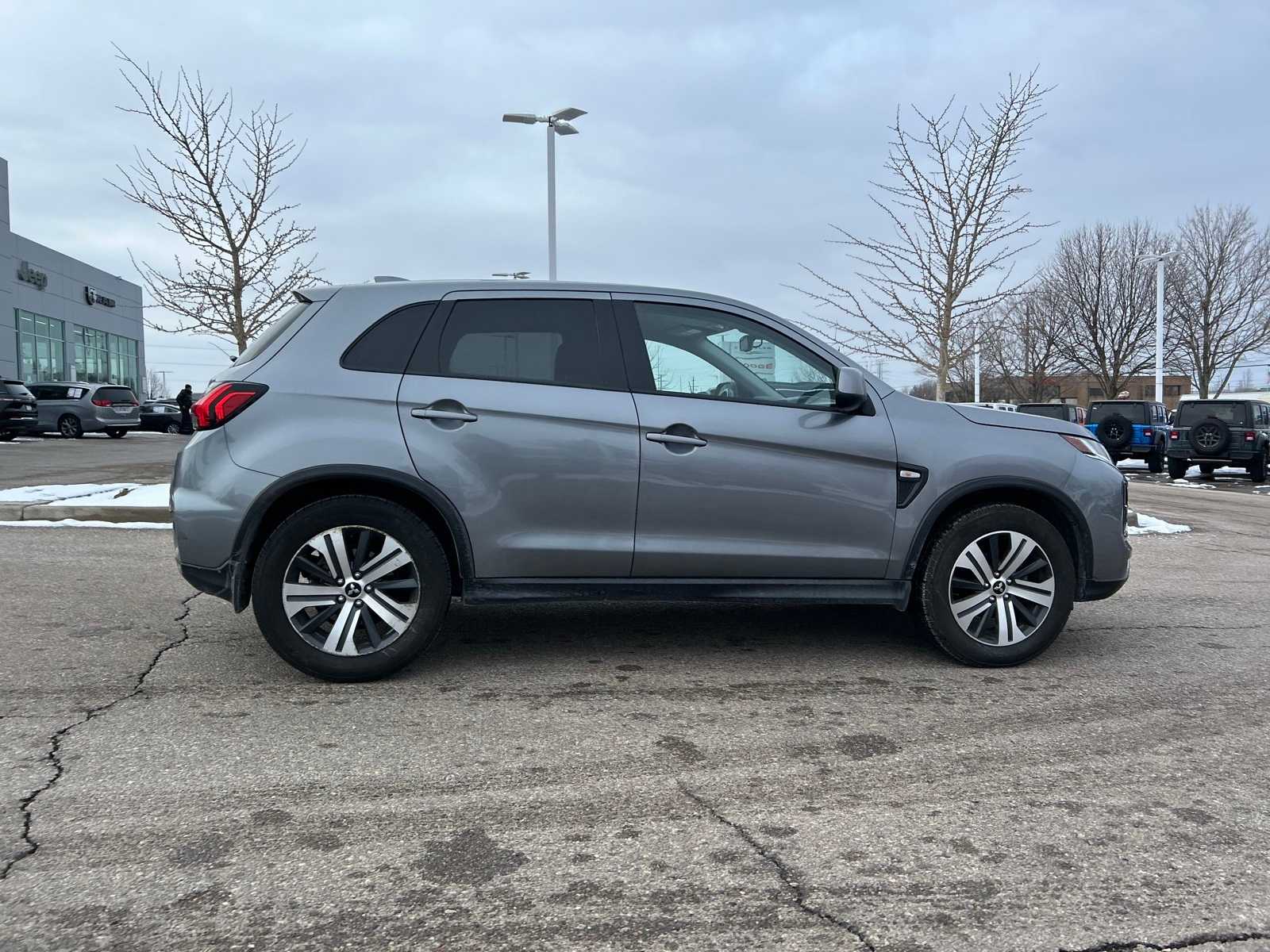 Thumbnail: 2023 Mitsubishi Outlander Sport - 12