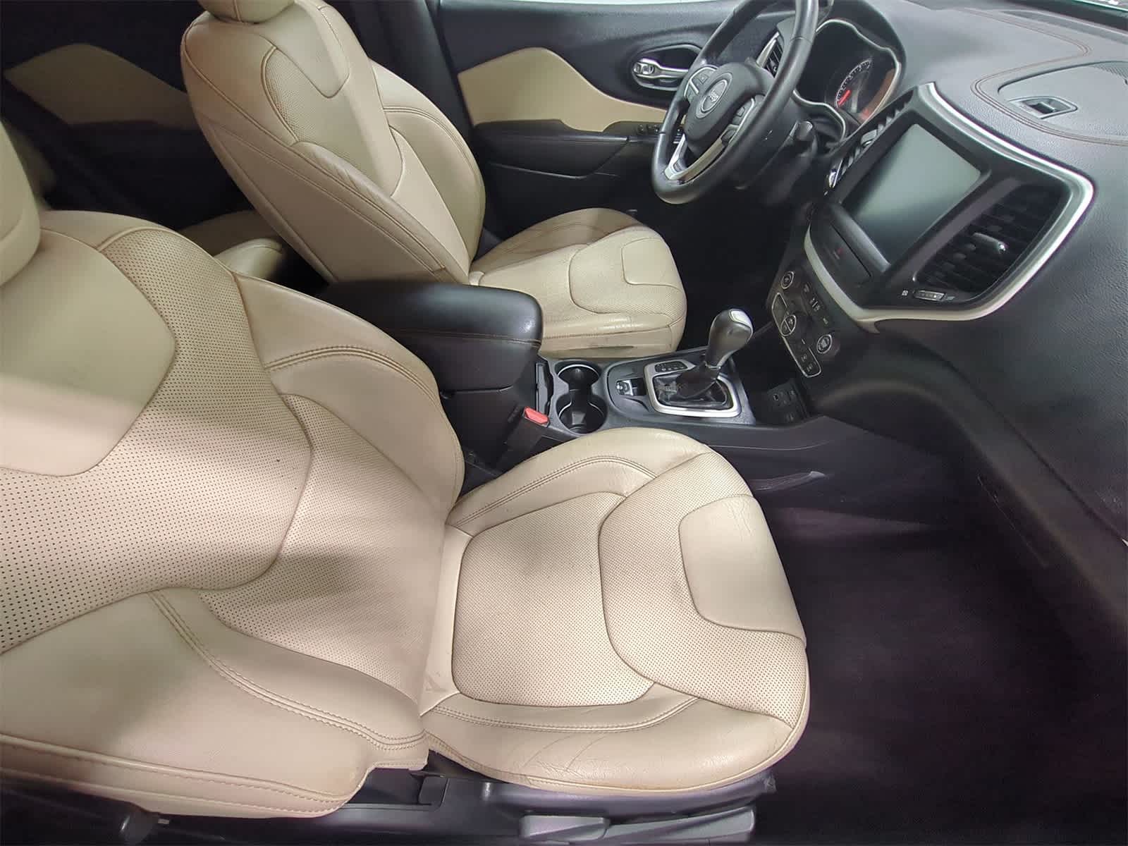 Thumbnail: 2016 Jeep Cherokee - 22