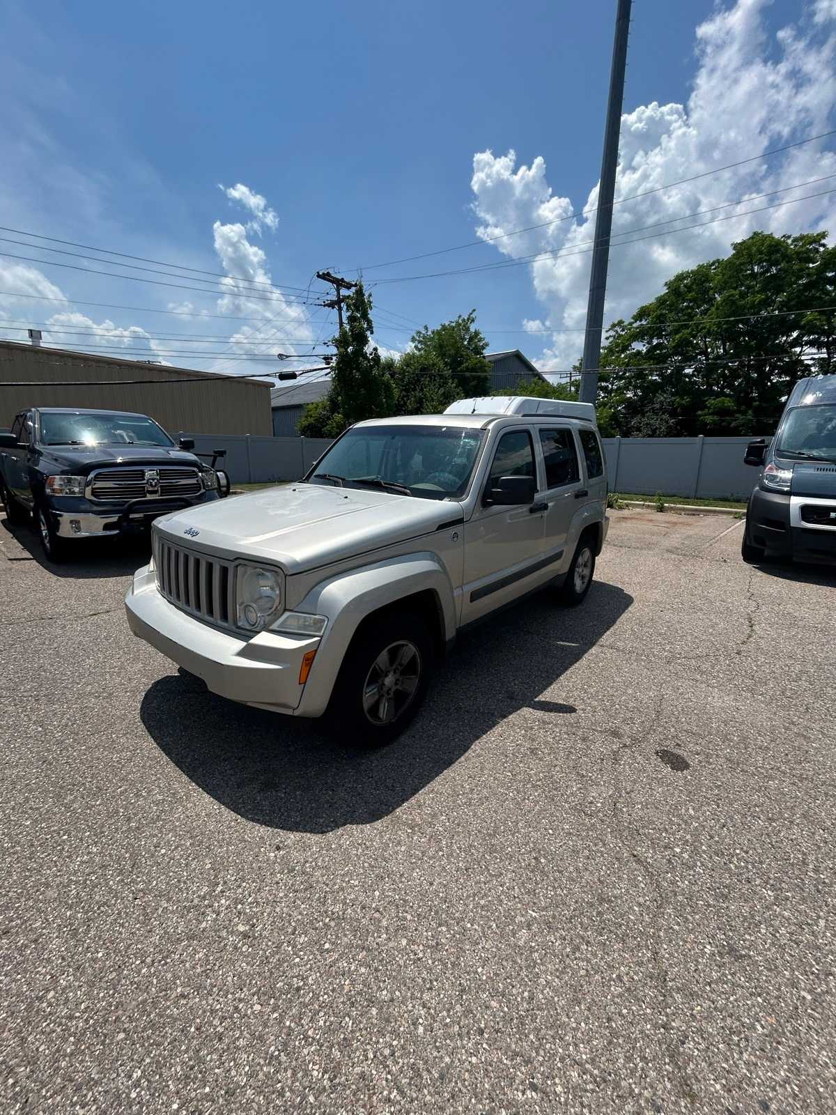 Thumbnail: 2009 Jeep Liberty - 2