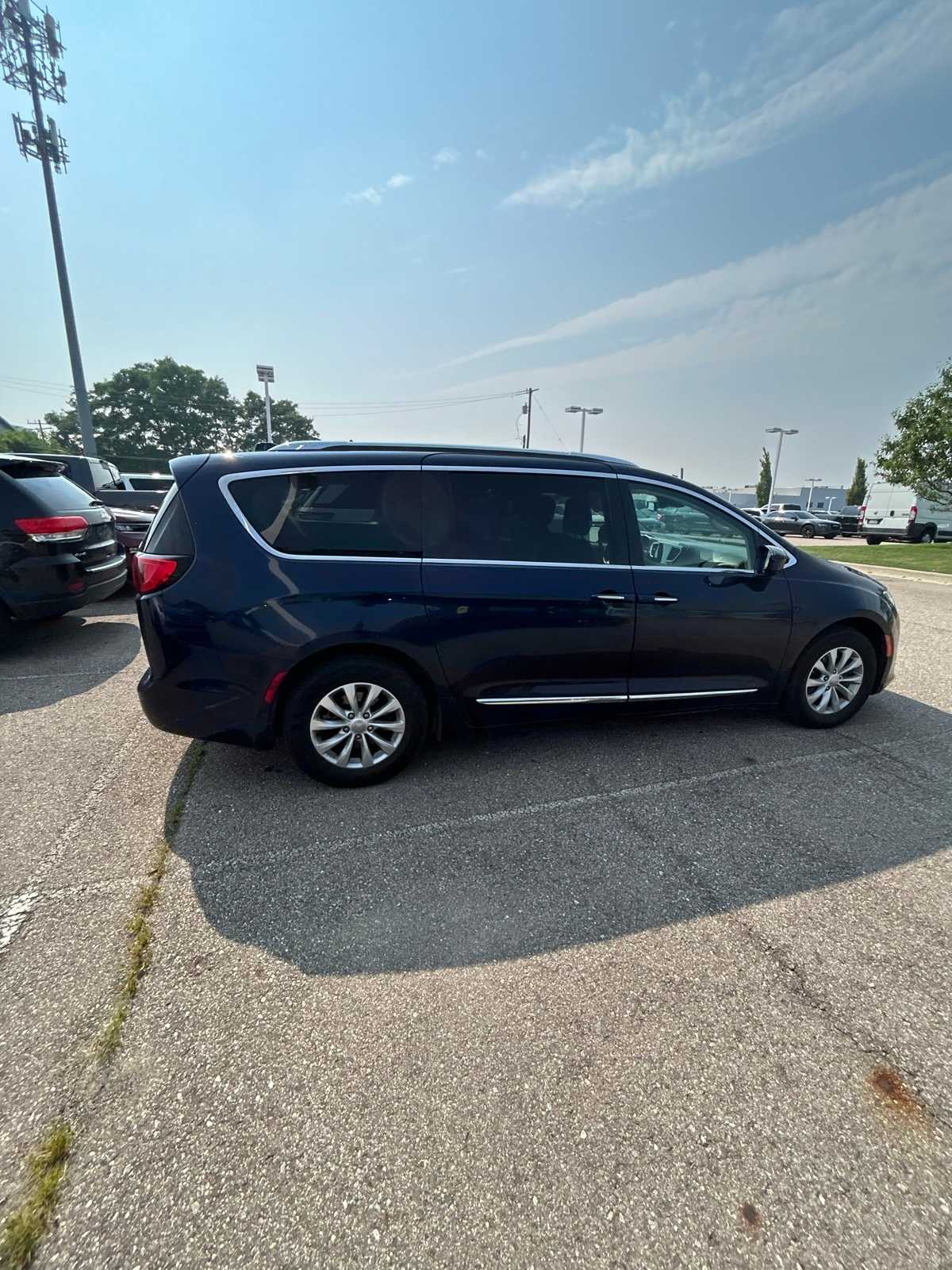 Thumbnail: 2018 Chrysler Pacifica - 19