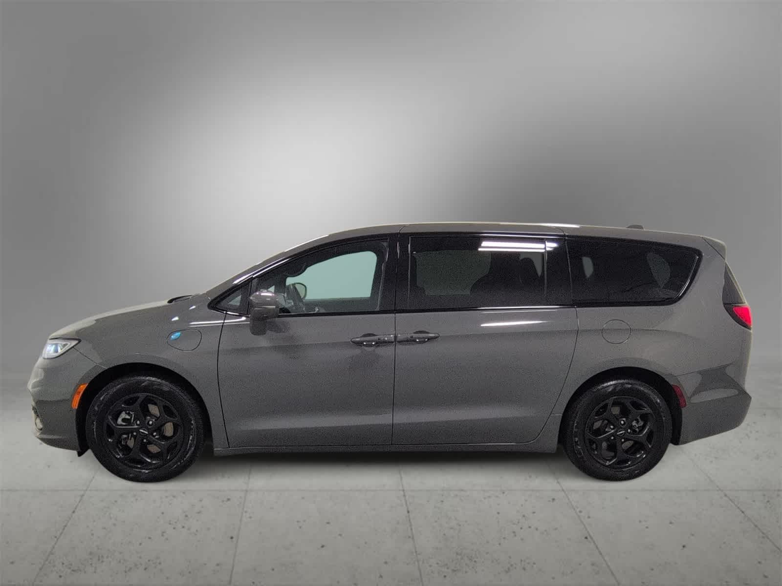 Thumbnail: 2022 Chrysler Pacifica - 5
