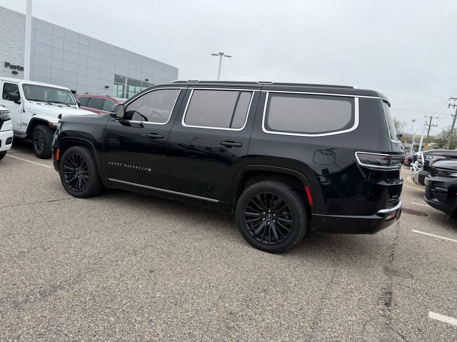 Thumbnail: 2022 Jeep Grand Wagoneer - 25