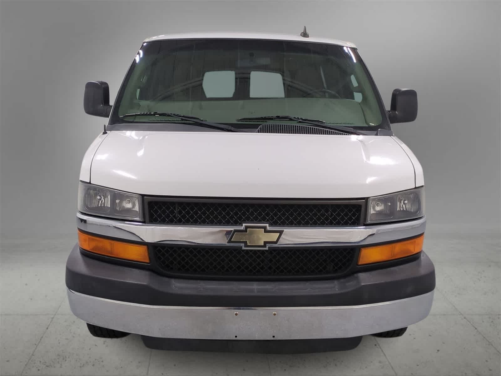 Thumbnail: 2016 Chevrolet Express - 3