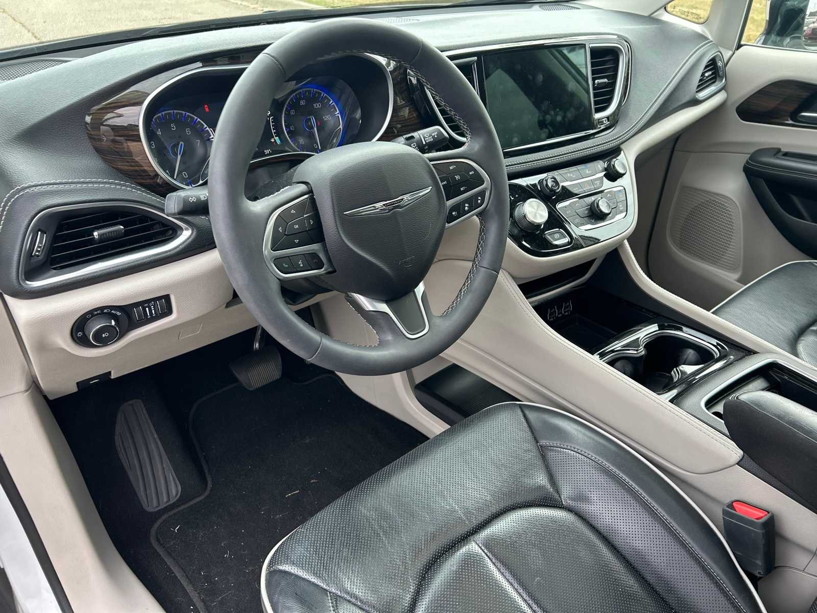 Thumbnail: 2023 Chrysler Pacifica - 30