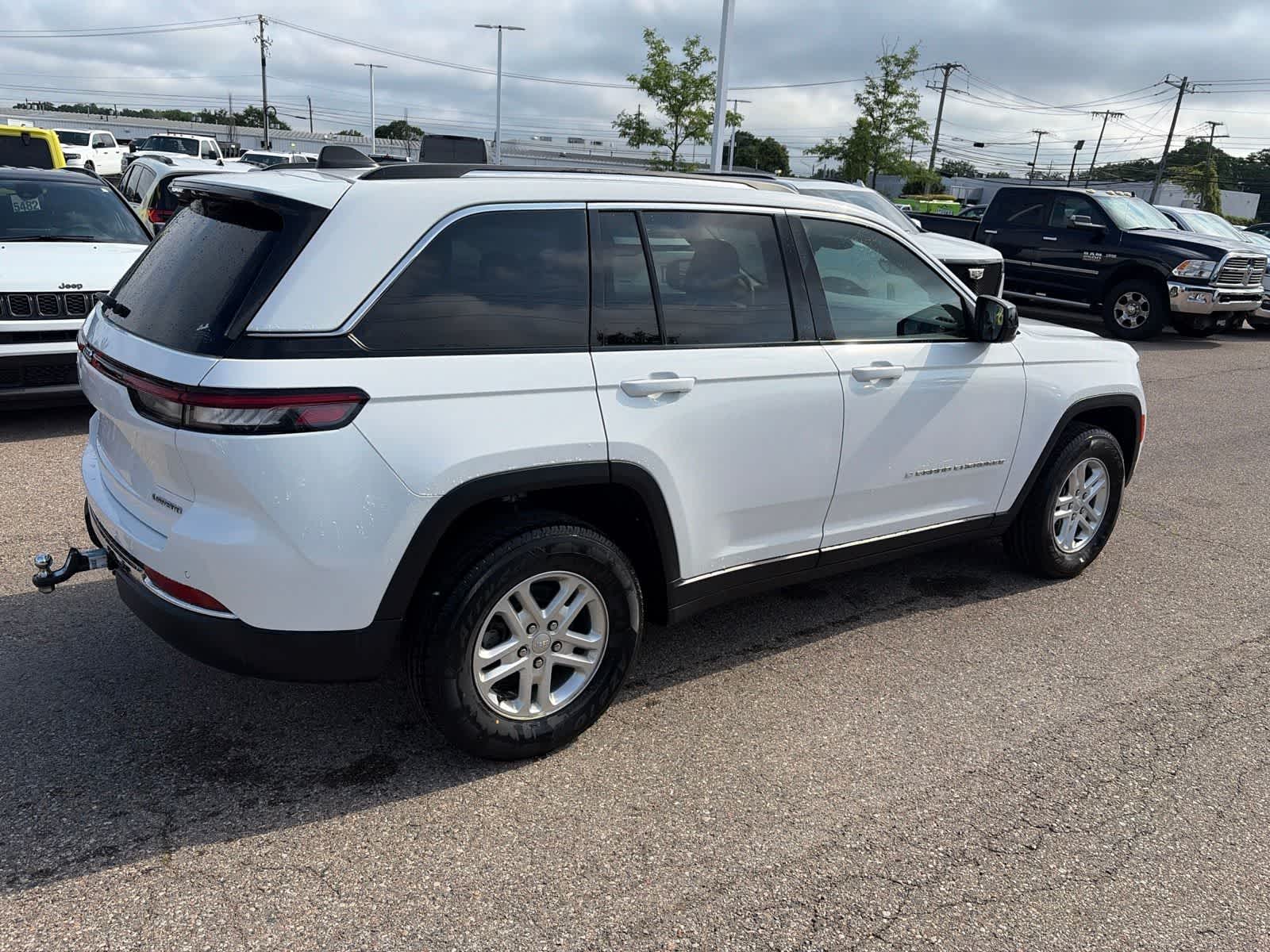 Thumbnail: 2023 Jeep Grand Cherokee - 11