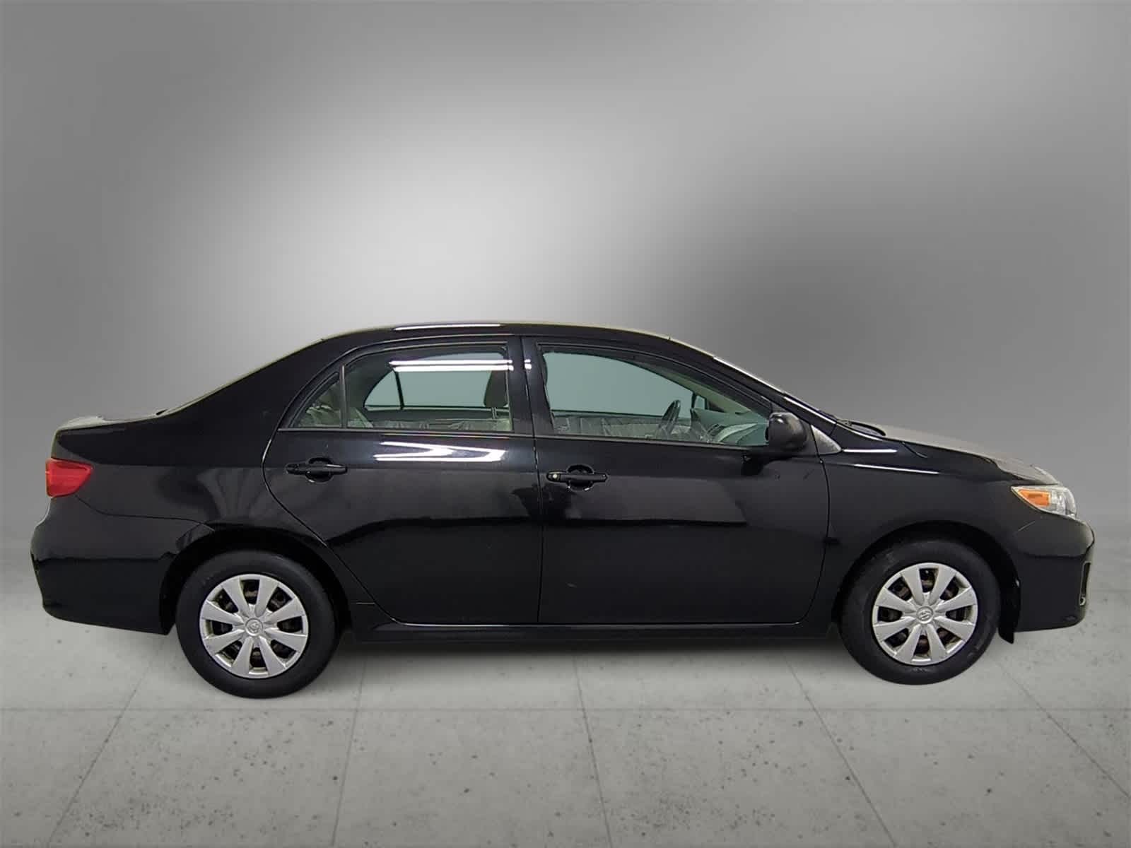 Thumbnail: 2011 Toyota Corolla - 9