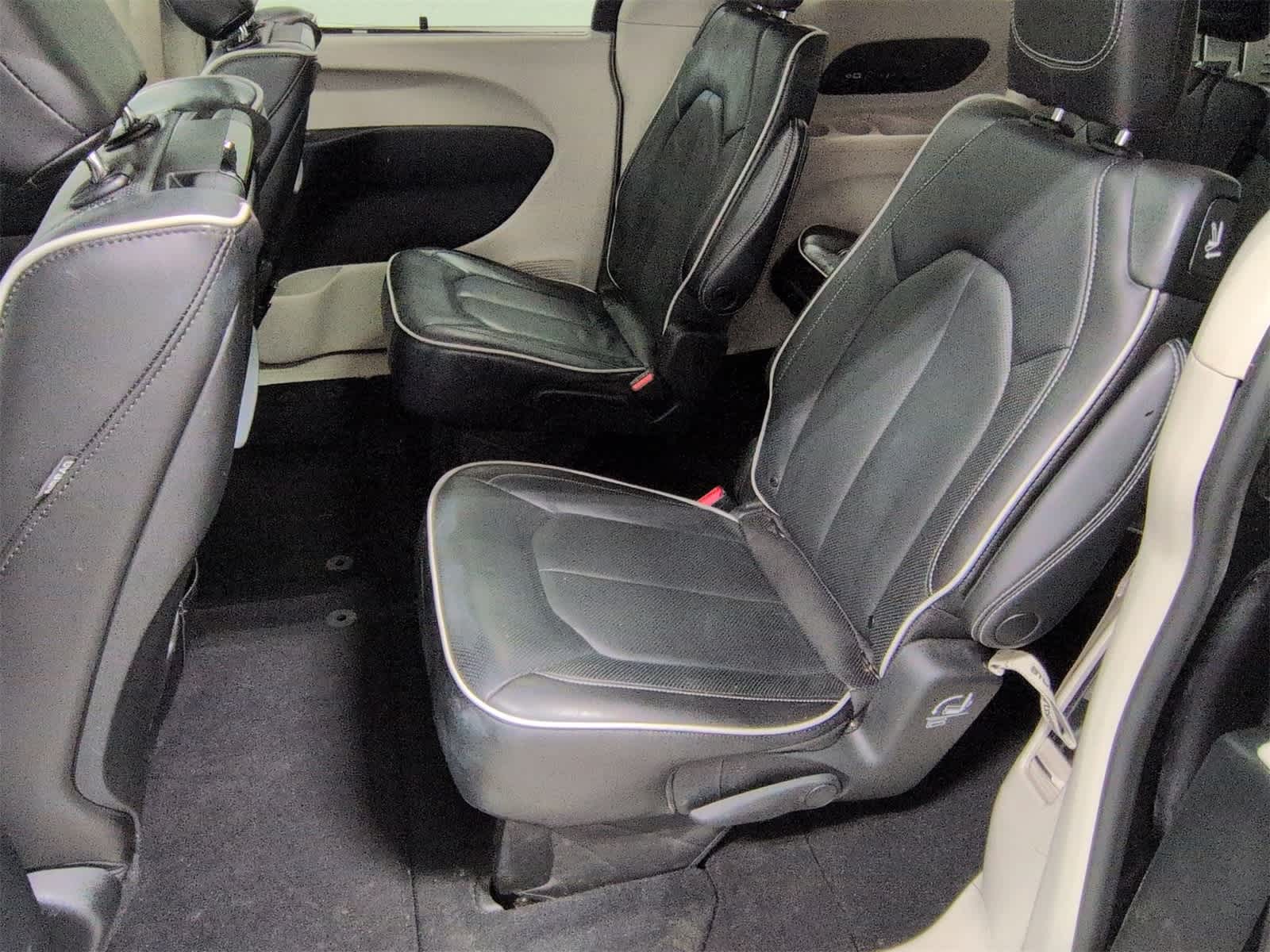 Thumbnail: 2022 Chrysler Pacifica - 21