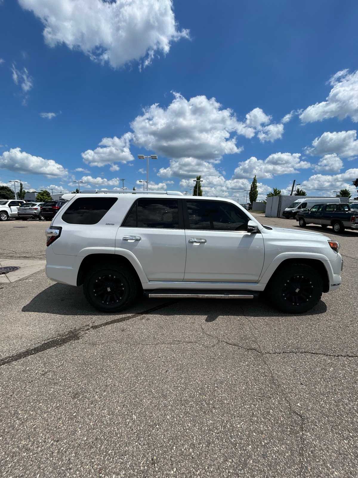 Thumbnail: 2014 Toyota 4Runner - 13