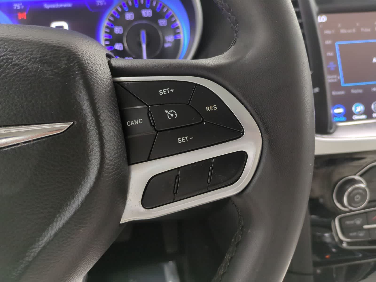 Thumbnail: 2023 Chrysler 300 - 25