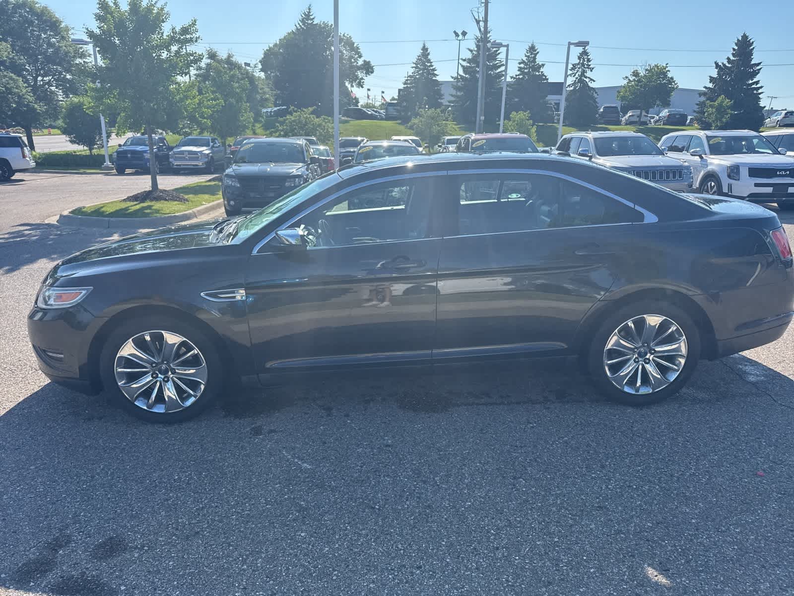 Thumbnail: 2010 Ford Taurus - 29