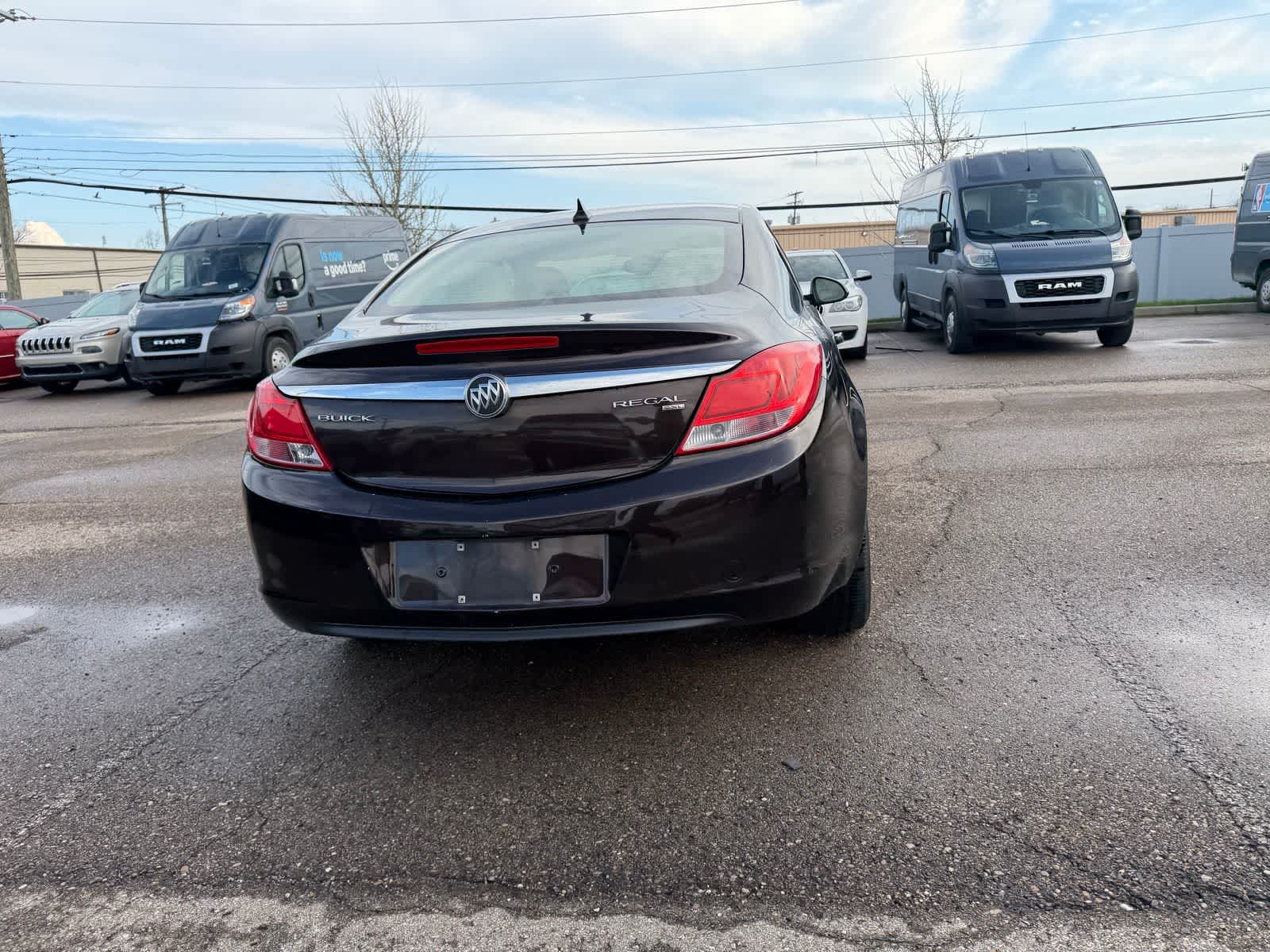 Thumbnail: 2011 Buick Regal - 23